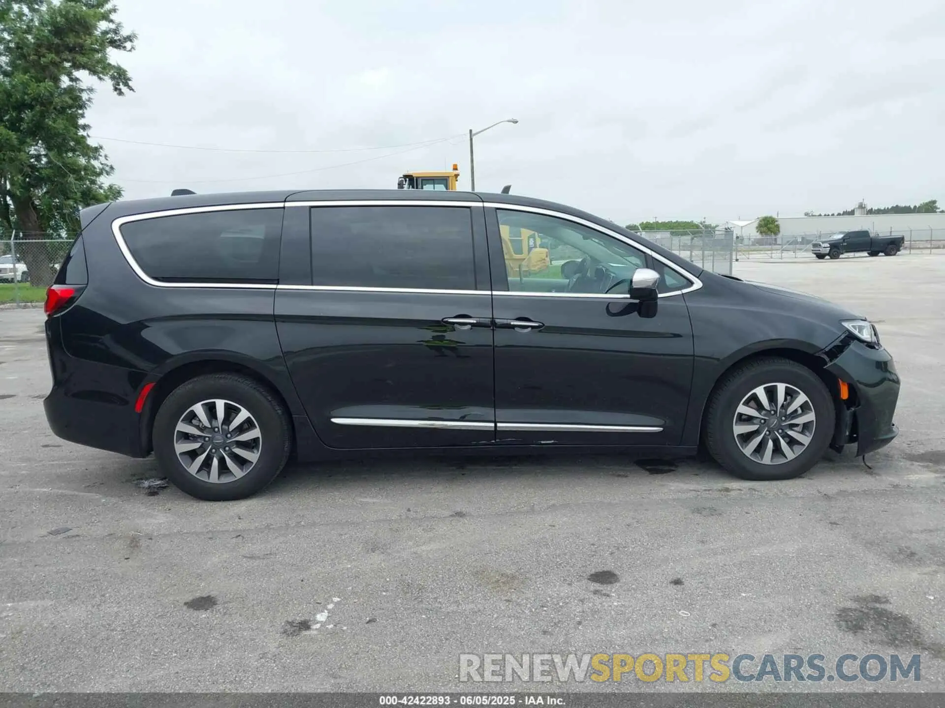 13 Photograph of a damaged car 2C4RC1S78PR626166 CHRYSLER PACIFICA HYBRID 2023