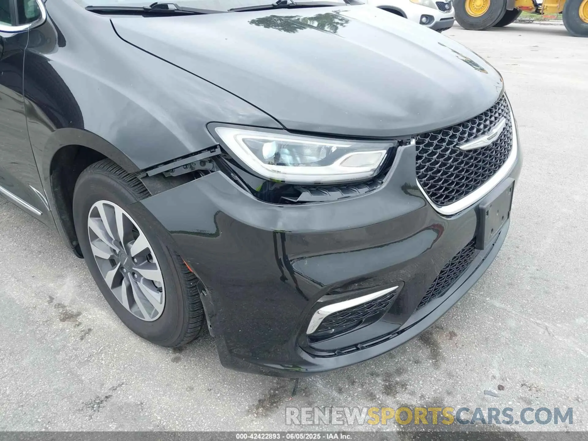 6 Photograph of a damaged car 2C4RC1S78PR626166 CHRYSLER PACIFICA HYBRID 2023
