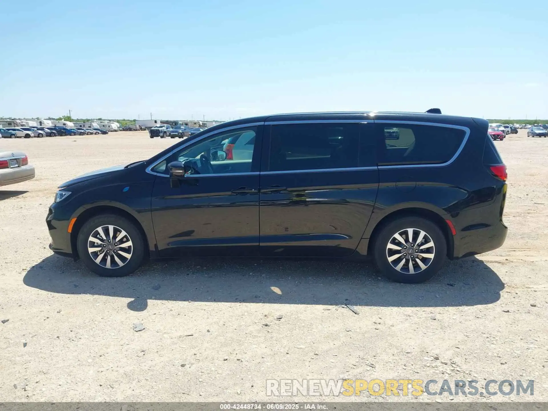 14 Photograph of a damaged car 2C4RC1S70RR169467 CHRYSLER PACIFICA HYBRID 2024