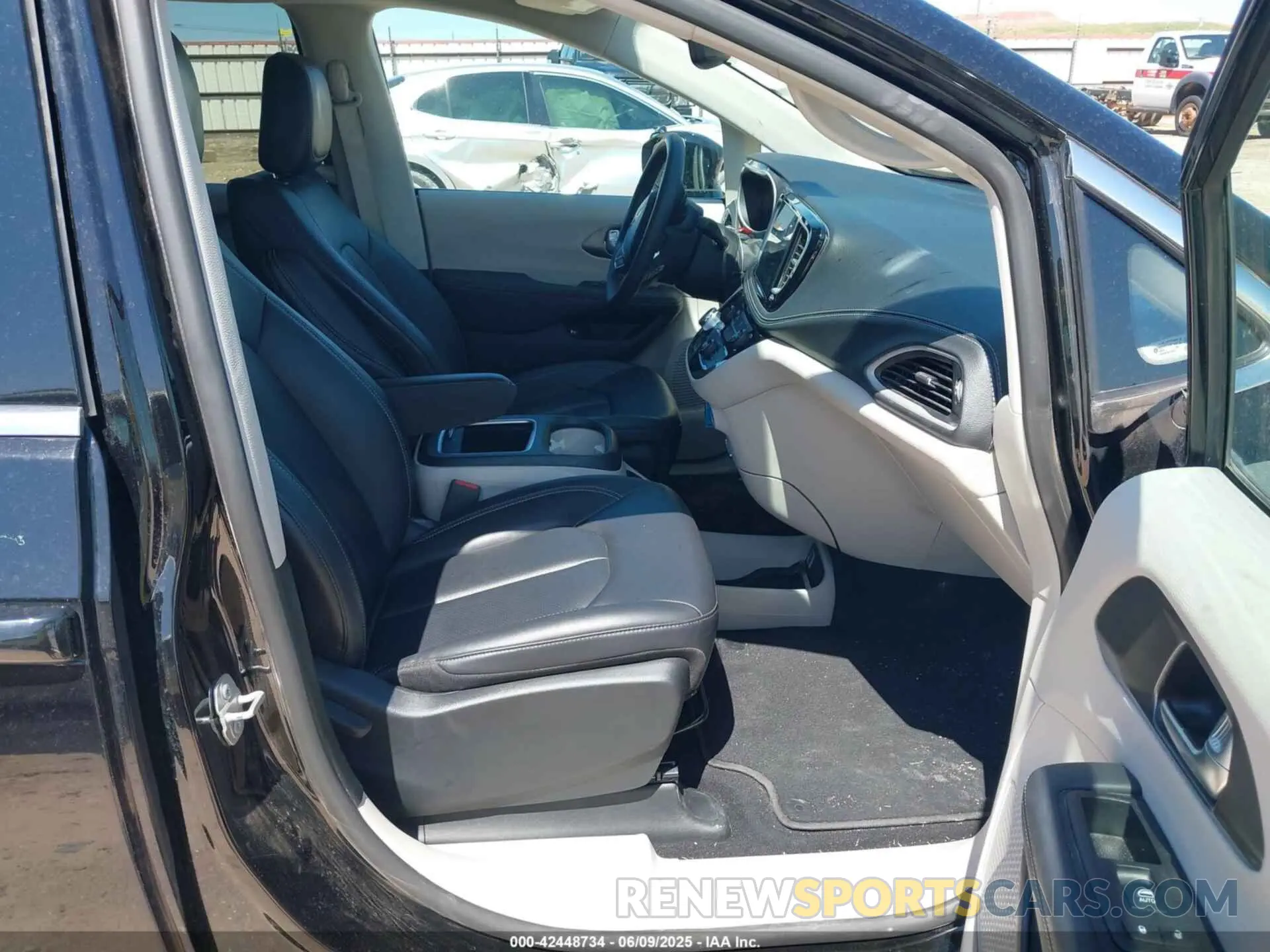 5 Photograph of a damaged car 2C4RC1S70RR169467 CHRYSLER PACIFICA HYBRID 2024