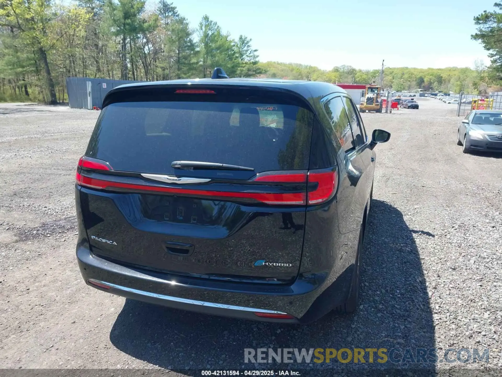4 Photograph of a damaged car 2C4RC1S71RR156890 CHRYSLER PACIFICA HYBRID 2024