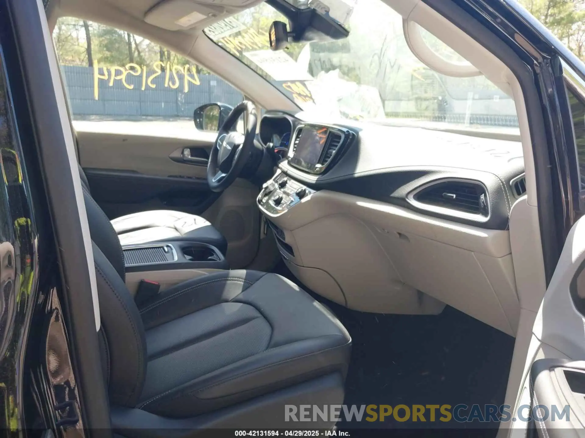 5 Photograph of a damaged car 2C4RC1S71RR156890 CHRYSLER PACIFICA HYBRID 2024