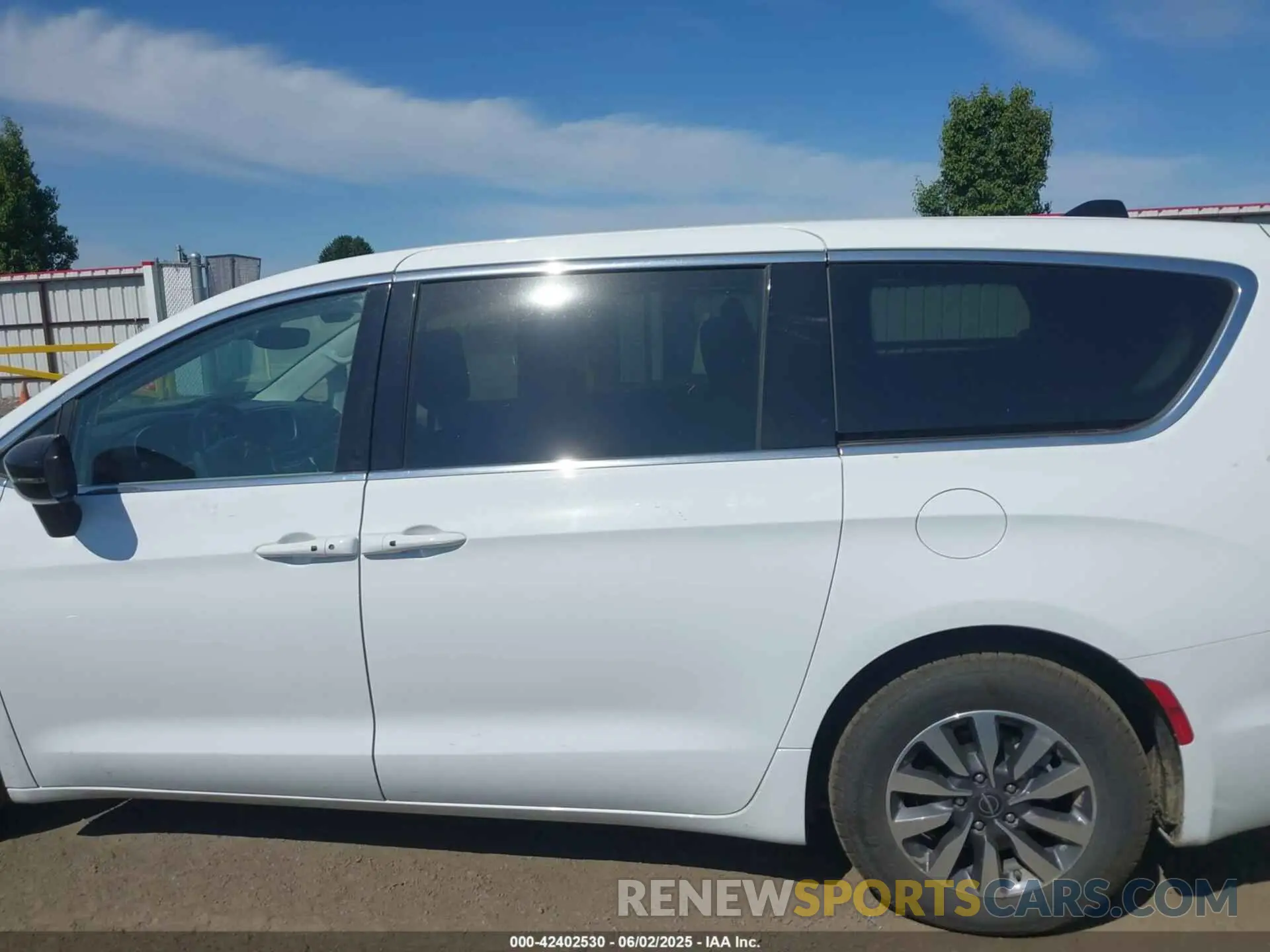 14 Photograph of a damaged car 2C4RC1S71RR174452 CHRYSLER PACIFICA HYBRID 2024