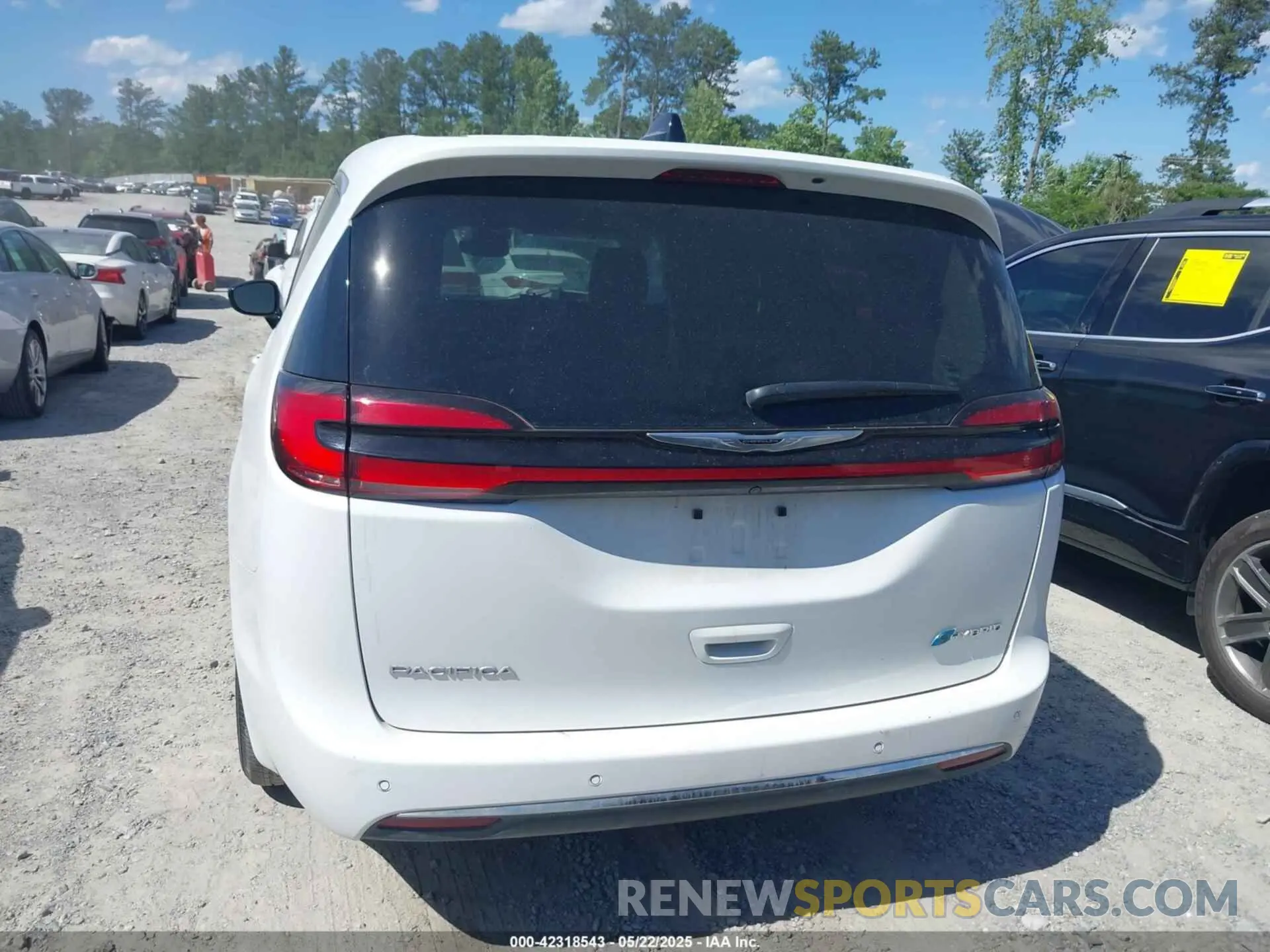 16 Photograph of a damaged car 2C4RC1S72RR117788 CHRYSLER PACIFICA HYBRID 2024