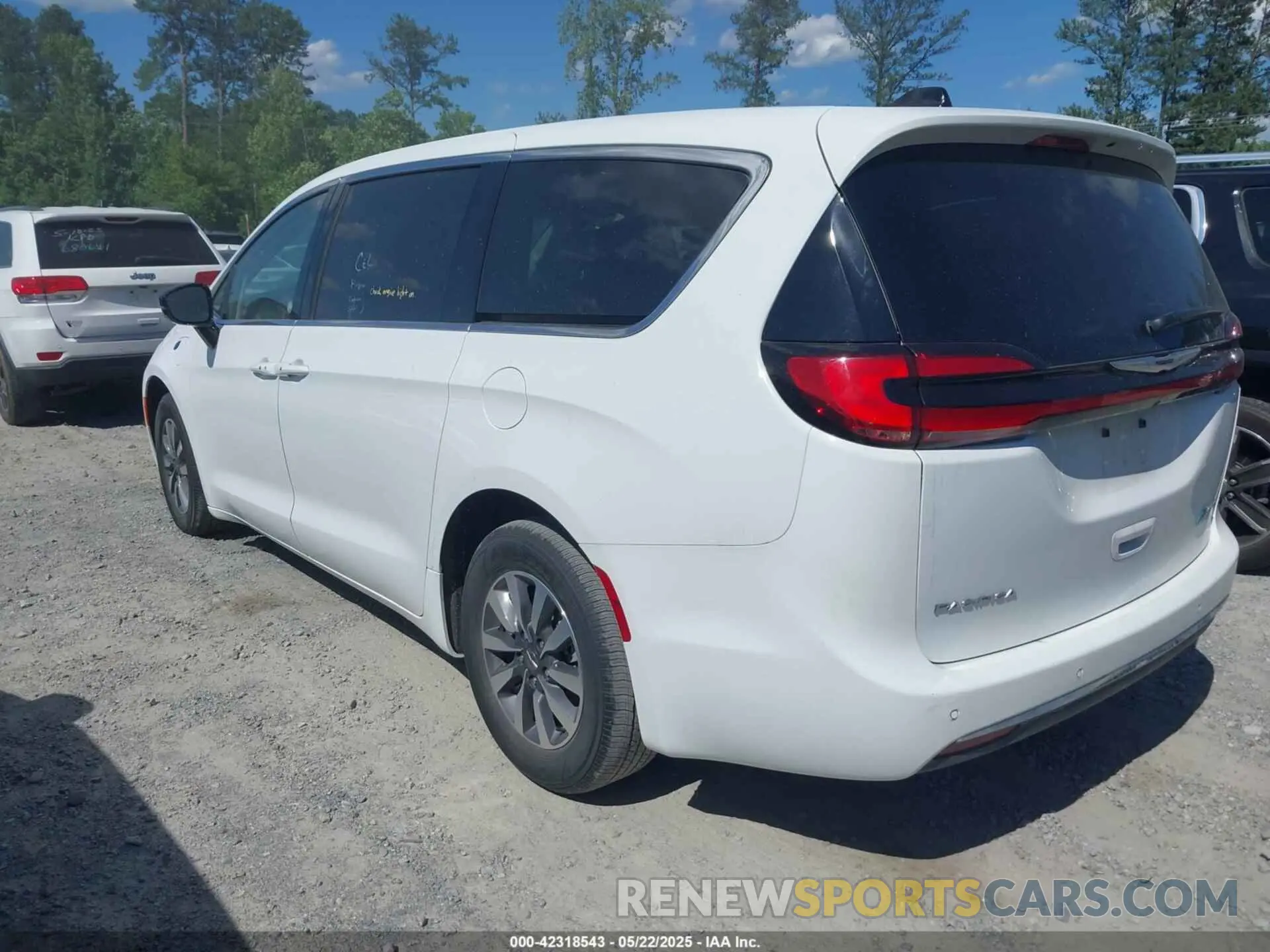 3 Photograph of a damaged car 2C4RC1S72RR117788 CHRYSLER PACIFICA HYBRID 2024