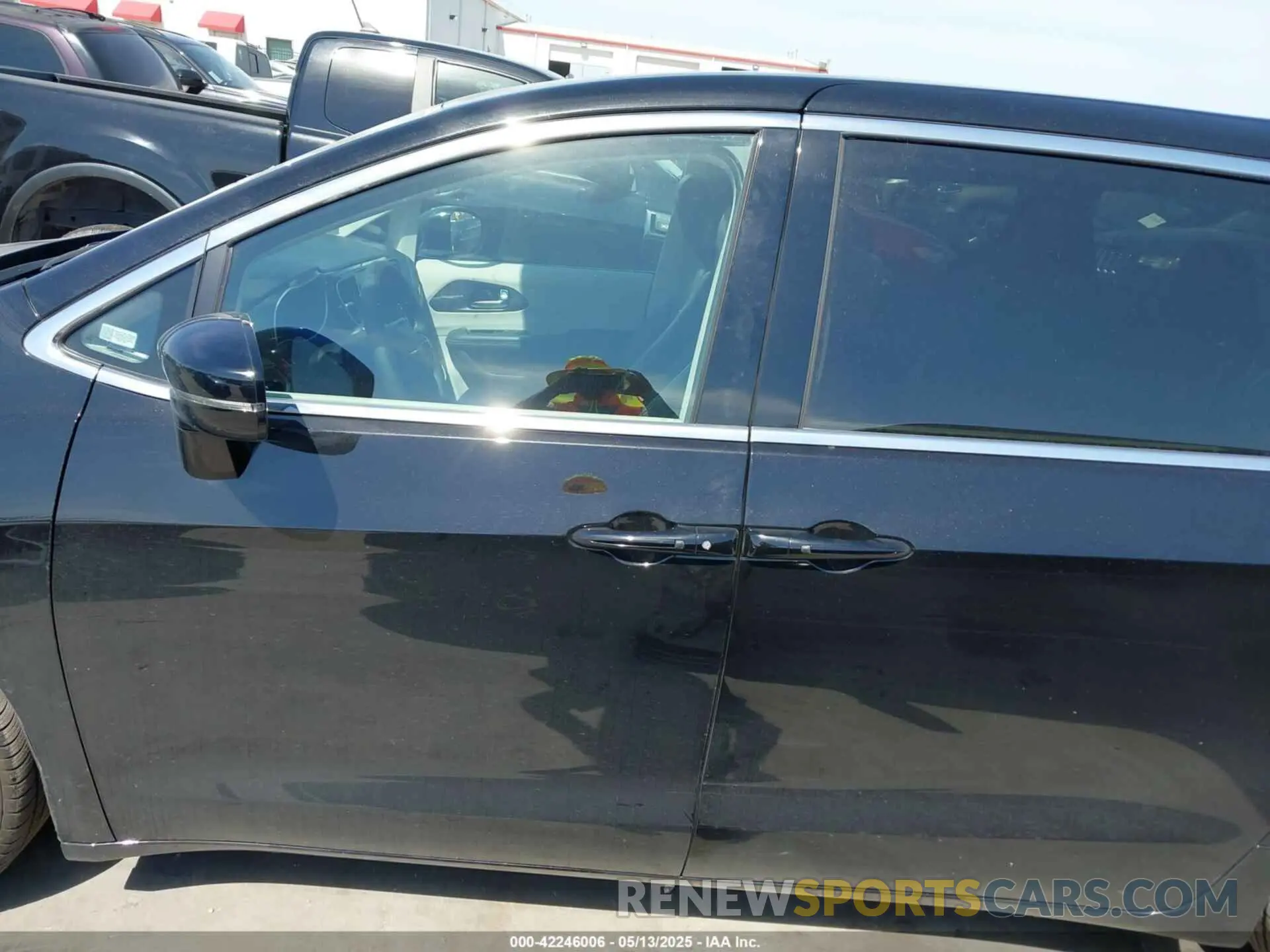 14 Photograph of a damaged car 2C4RC1S73RR185310 CHRYSLER PACIFICA HYBRID 2024