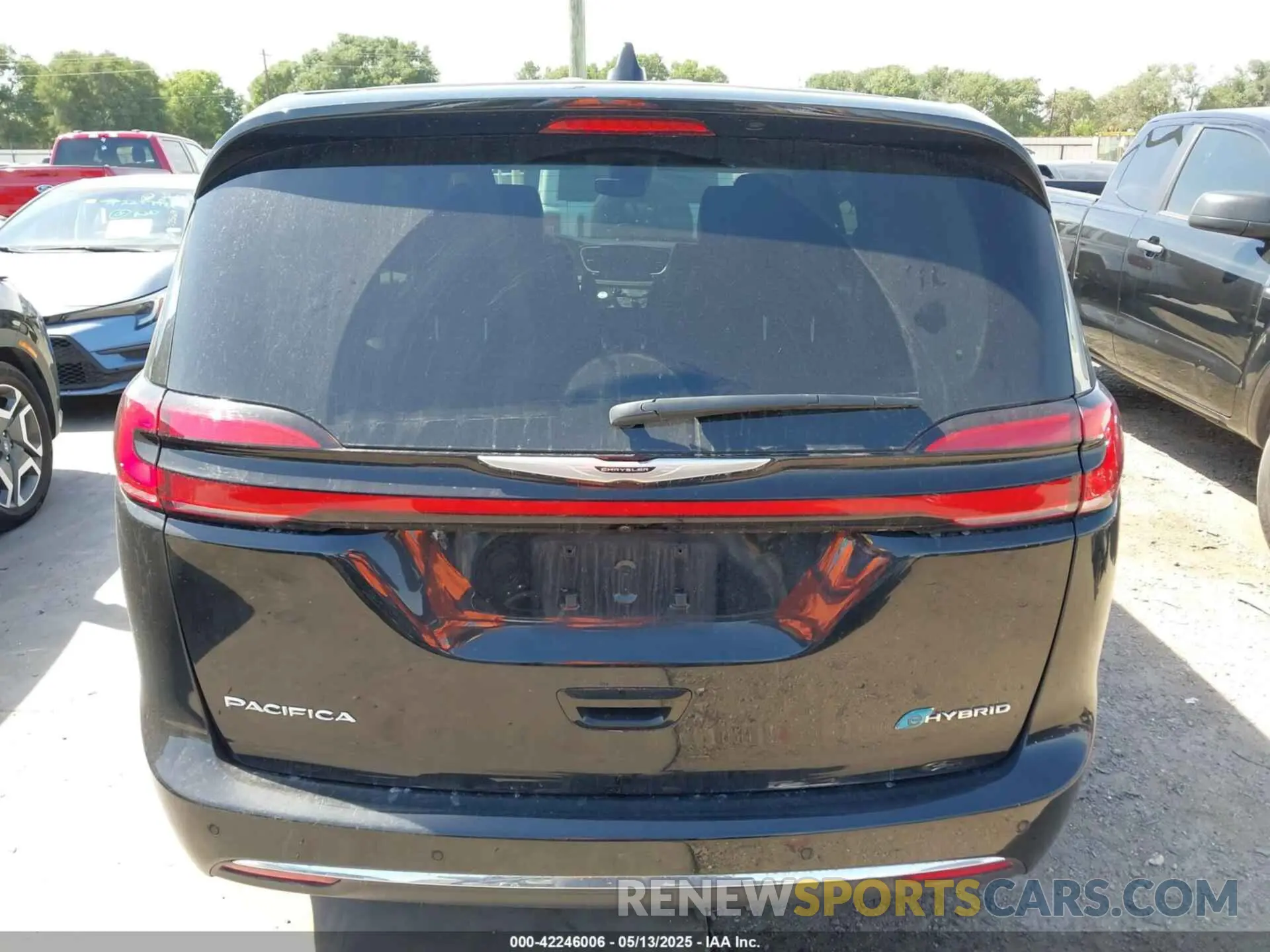 16 Photograph of a damaged car 2C4RC1S73RR185310 CHRYSLER PACIFICA HYBRID 2024