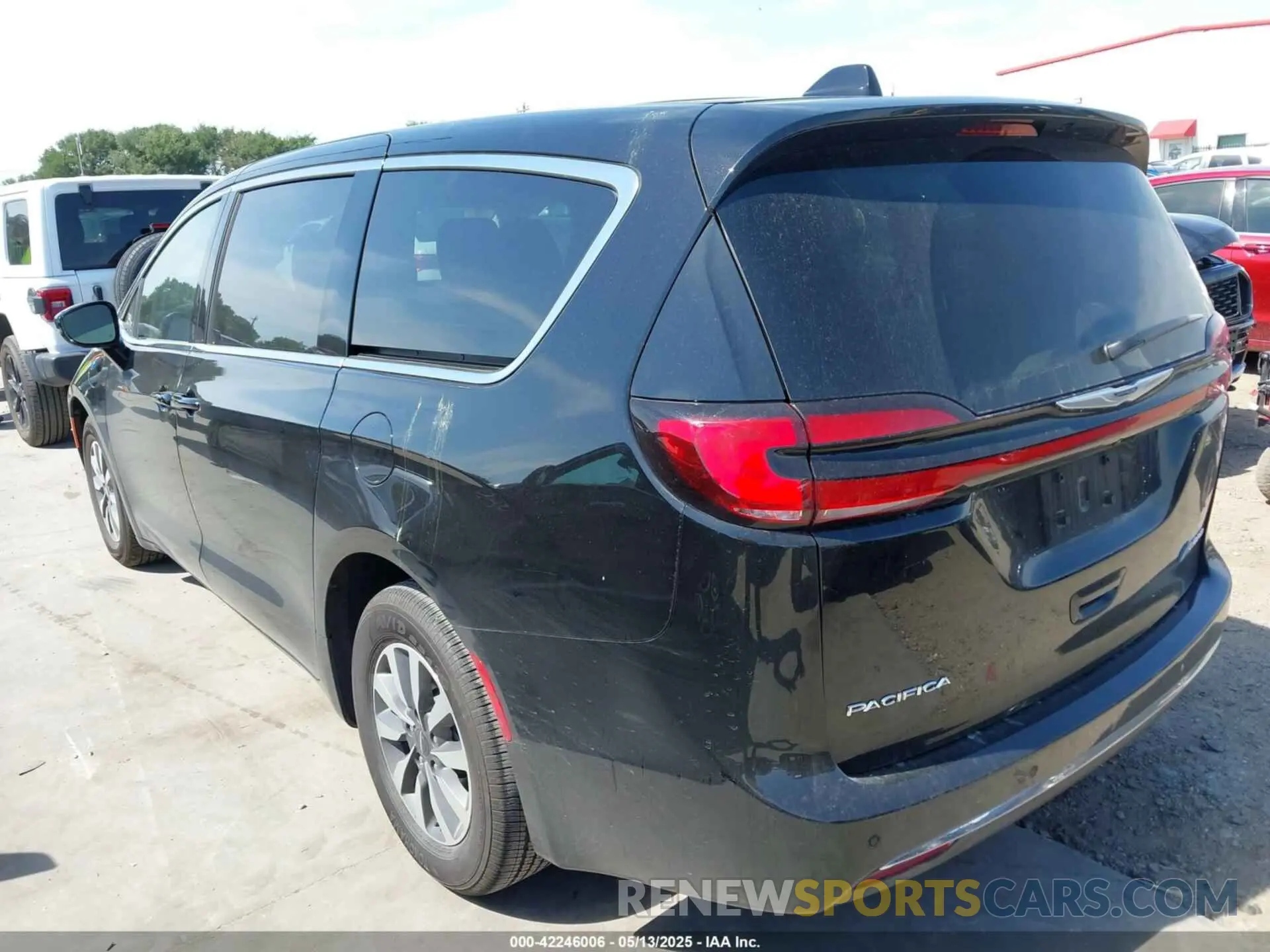 3 Photograph of a damaged car 2C4RC1S73RR185310 CHRYSLER PACIFICA HYBRID 2024