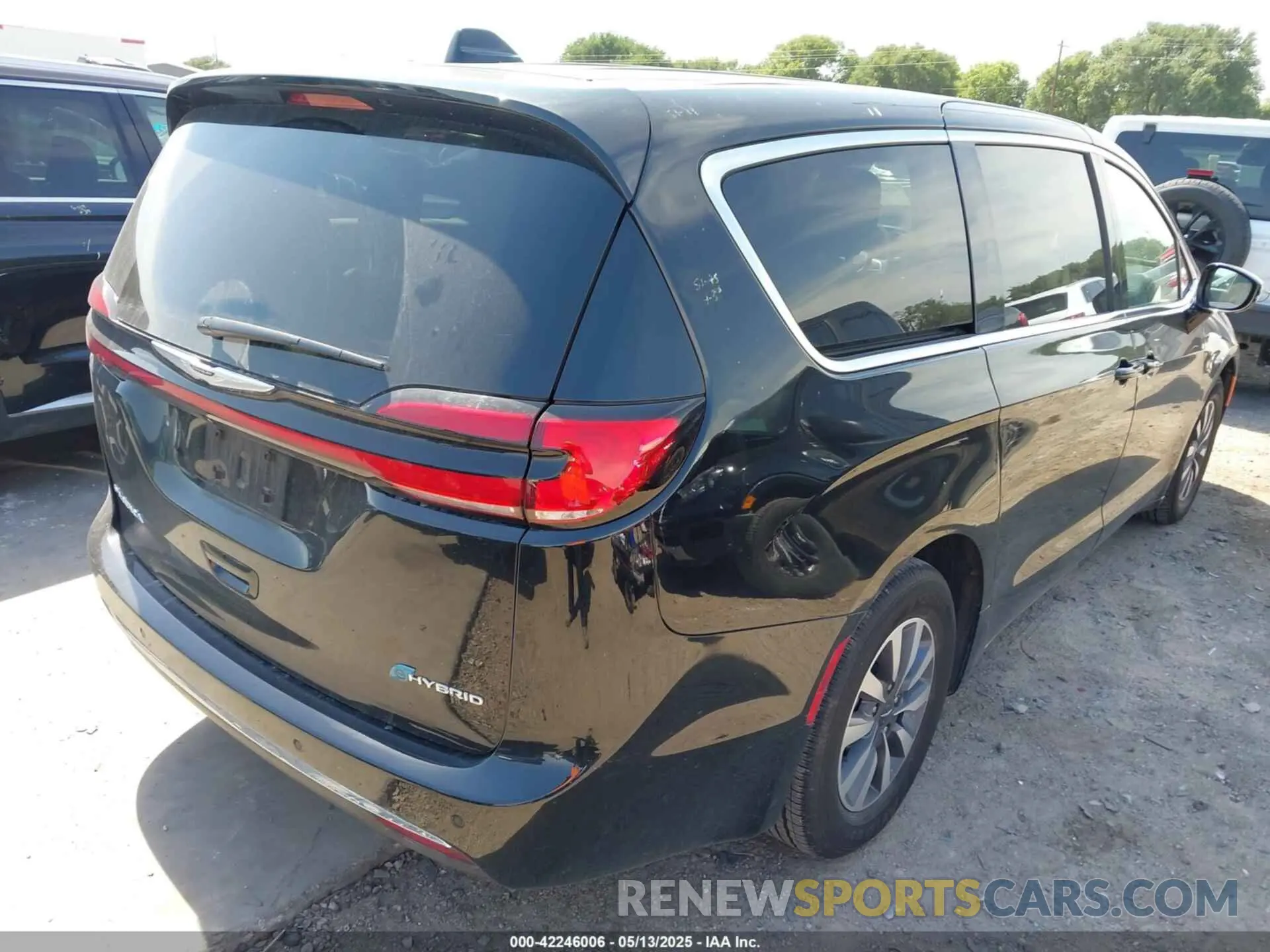 4 Photograph of a damaged car 2C4RC1S73RR185310 CHRYSLER PACIFICA HYBRID 2024