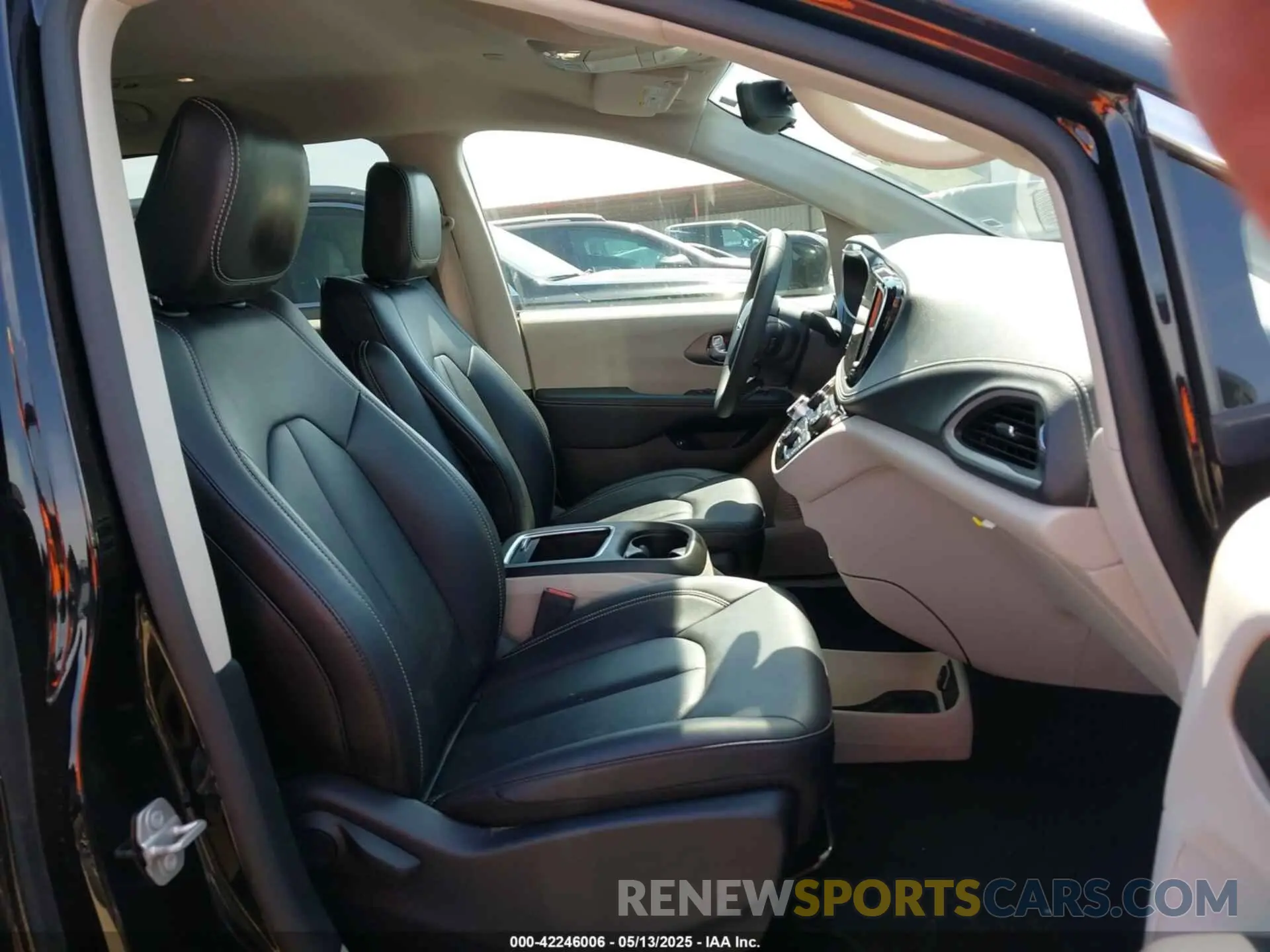 5 Photograph of a damaged car 2C4RC1S73RR185310 CHRYSLER PACIFICA HYBRID 2024