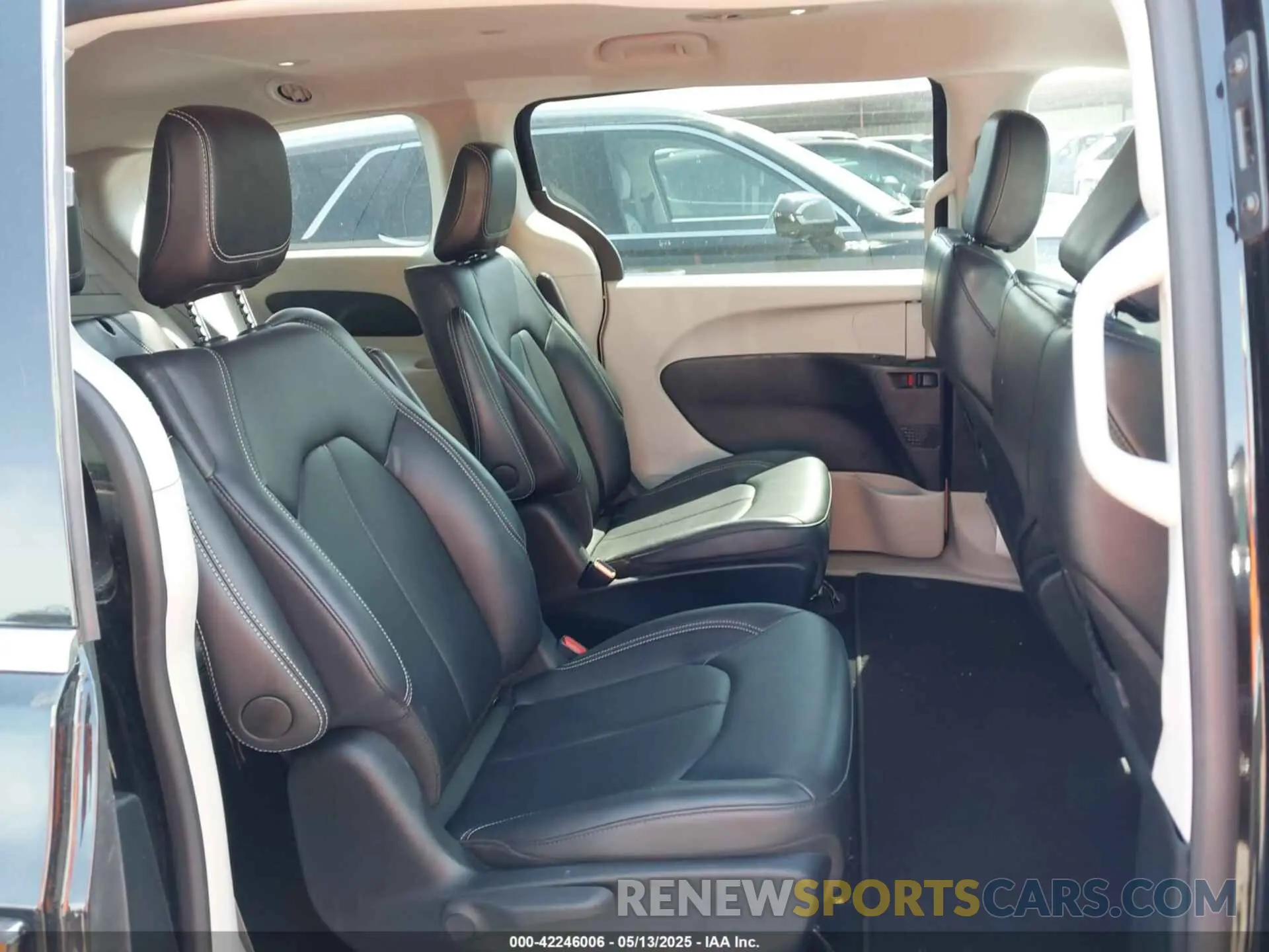 8 Photograph of a damaged car 2C4RC1S73RR185310 CHRYSLER PACIFICA HYBRID 2024