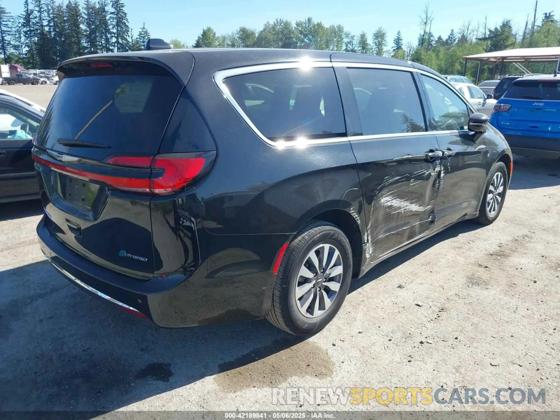 4 Photograph of a damaged car 2C4RC1S74RR166703 CHRYSLER PACIFICA HYBRID 2024