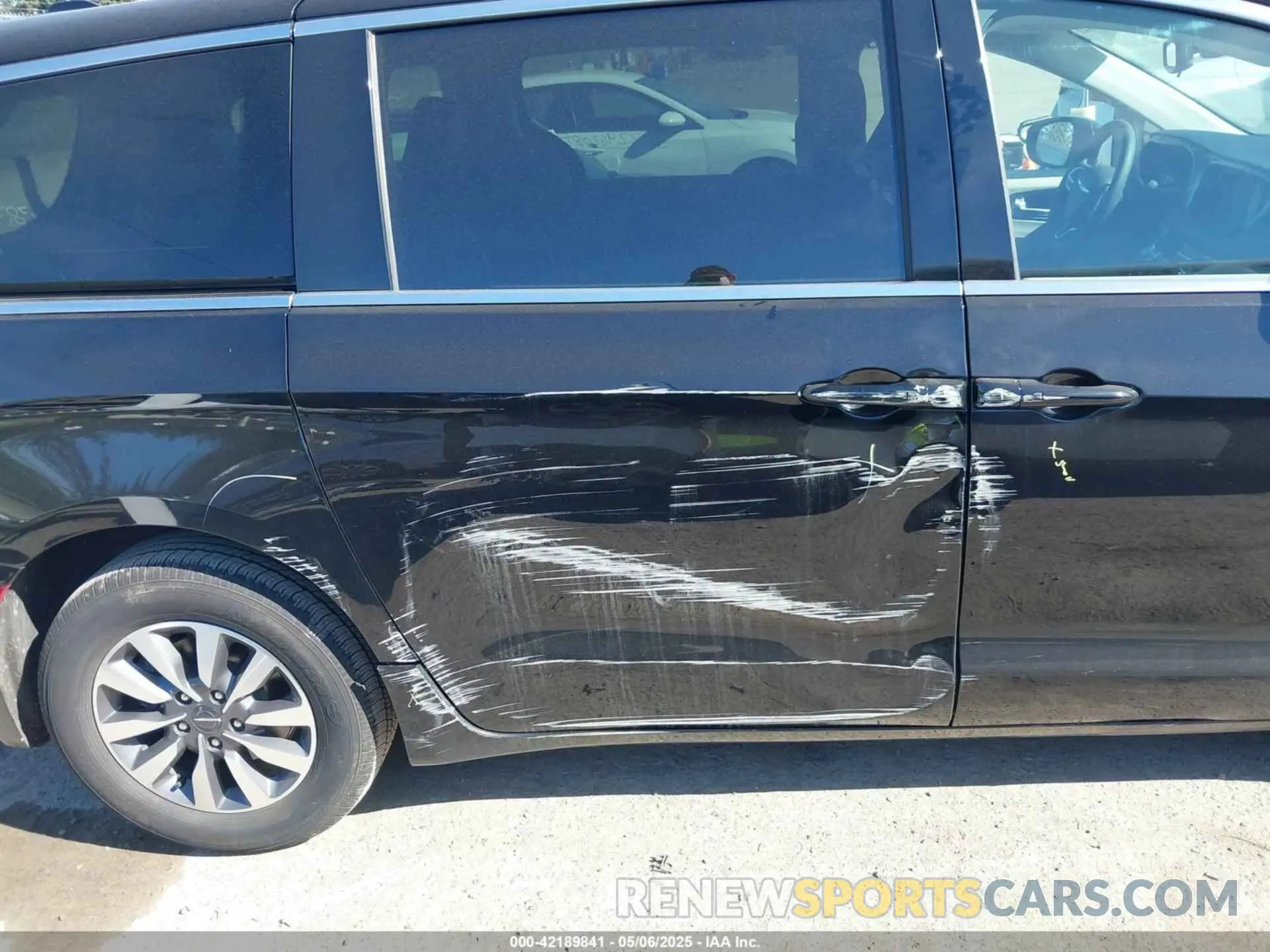 6 Photograph of a damaged car 2C4RC1S74RR166703 CHRYSLER PACIFICA HYBRID 2024