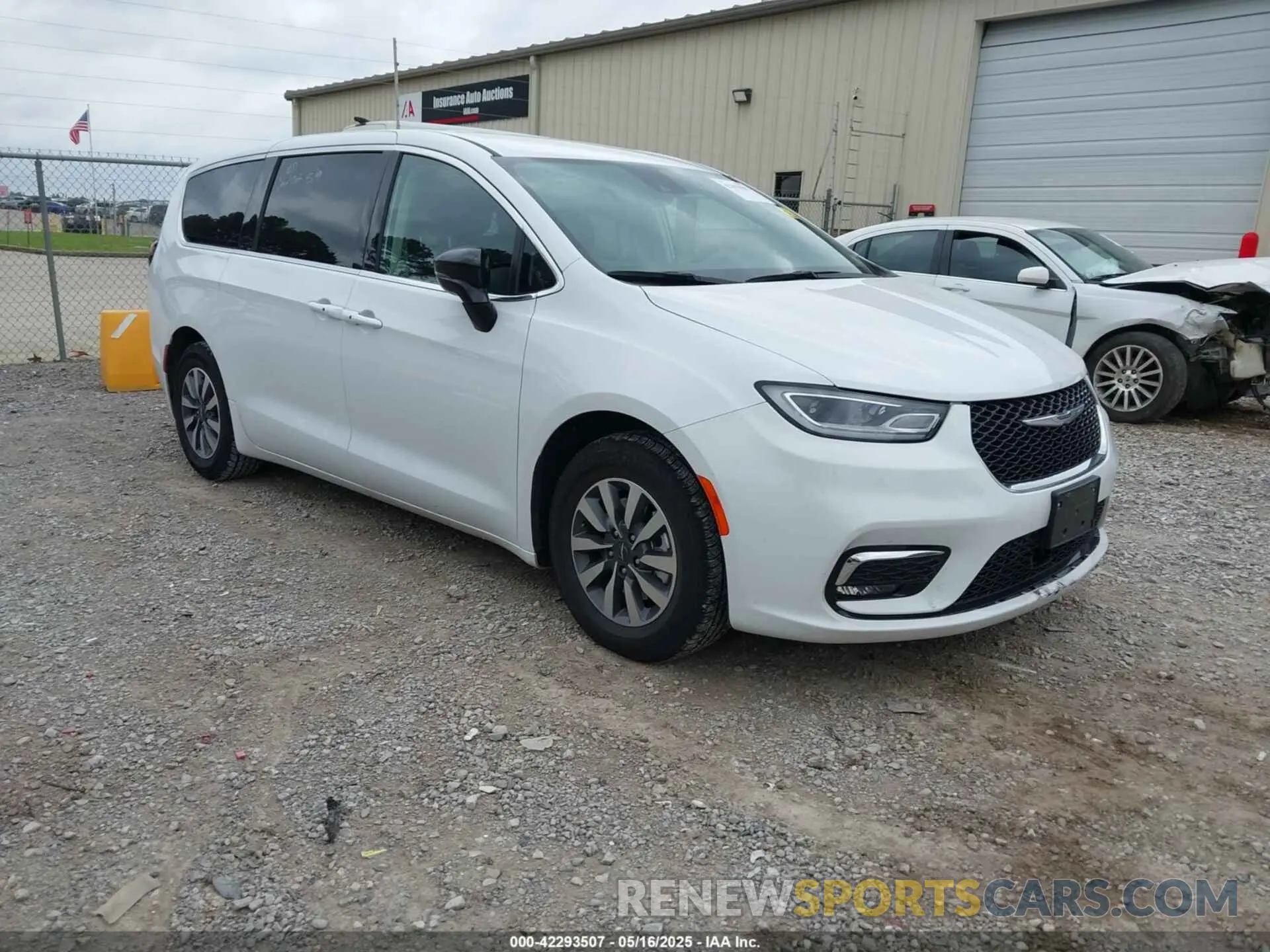 1 Photograph of a damaged car 2C4RC1S75RR103836 CHRYSLER PACIFICA HYBRID 2024