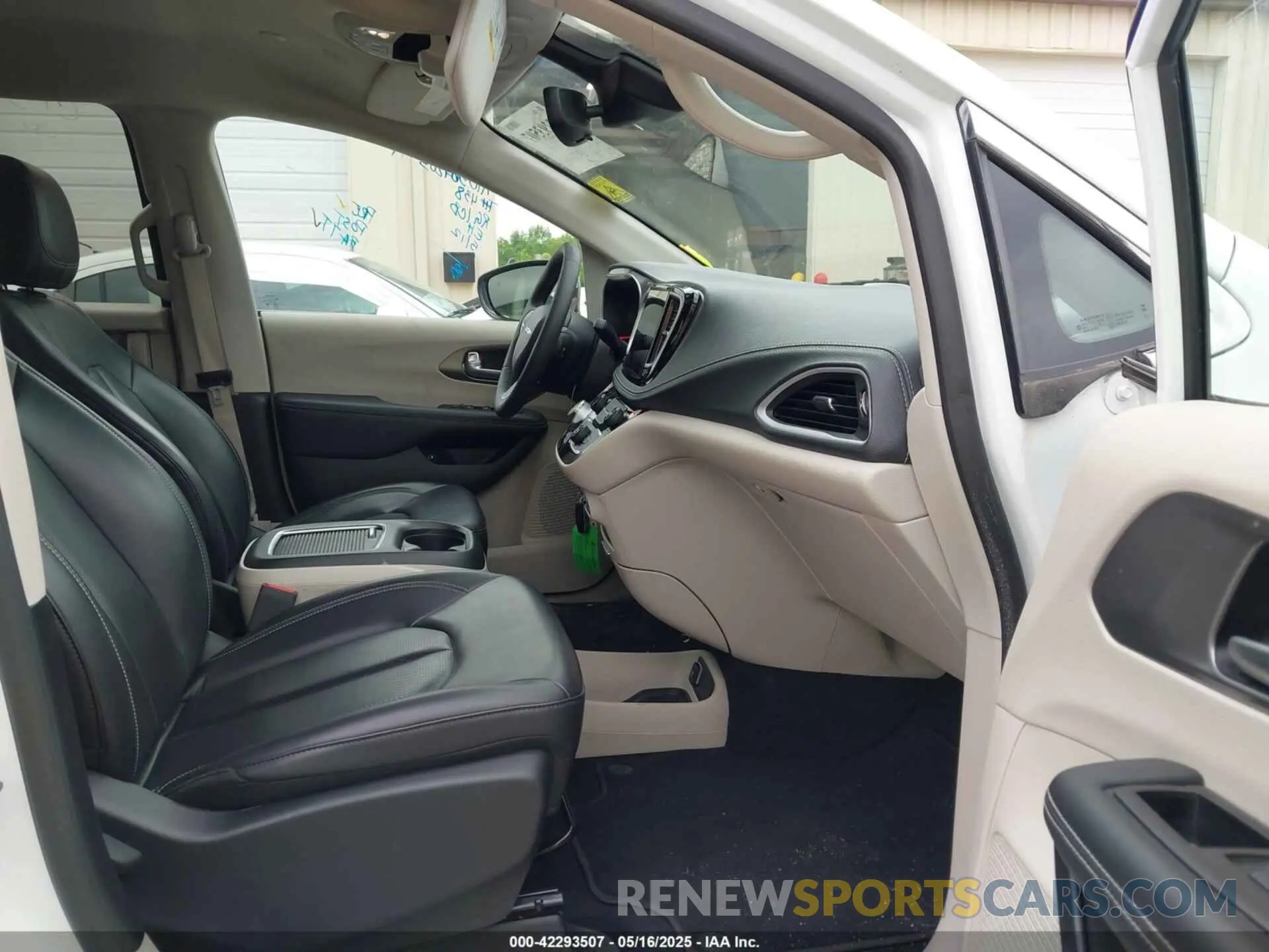 5 Photograph of a damaged car 2C4RC1S75RR103836 CHRYSLER PACIFICA HYBRID 2024
