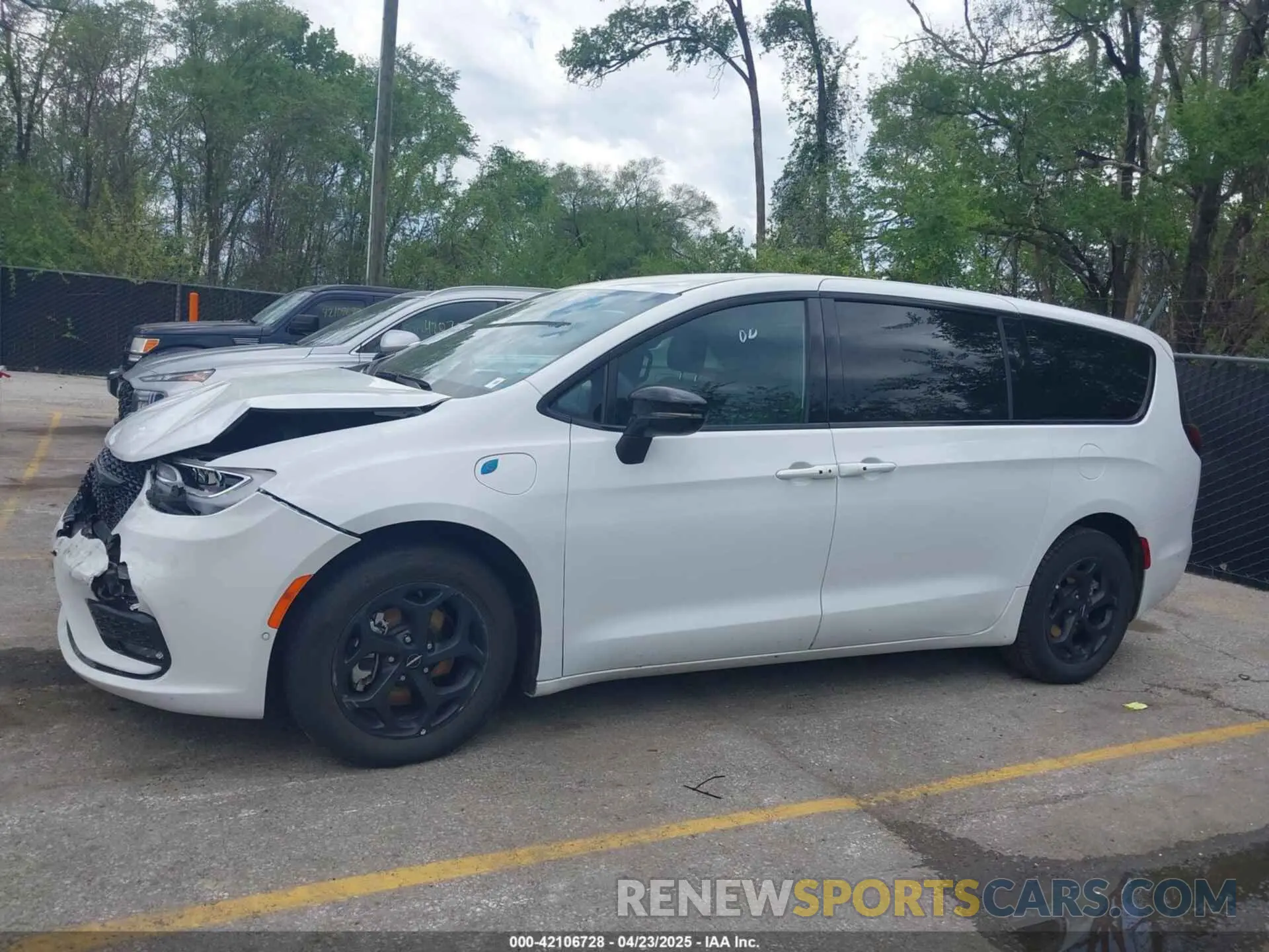13 Photograph of a damaged car 2C4RC1S77RR111940 CHRYSLER PACIFICA HYBRID 2024