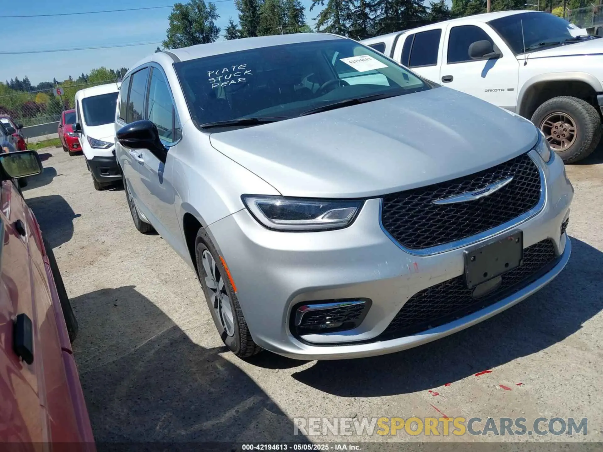 1 Photograph of a damaged car 2C4RC1S7XRR147332 CHRYSLER PACIFICA HYBRID 2024