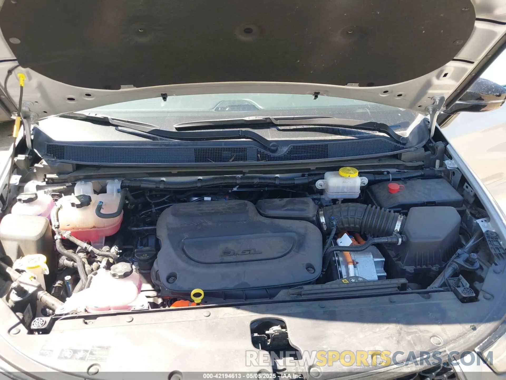 10 Photograph of a damaged car 2C4RC1S7XRR147332 CHRYSLER PACIFICA HYBRID 2024