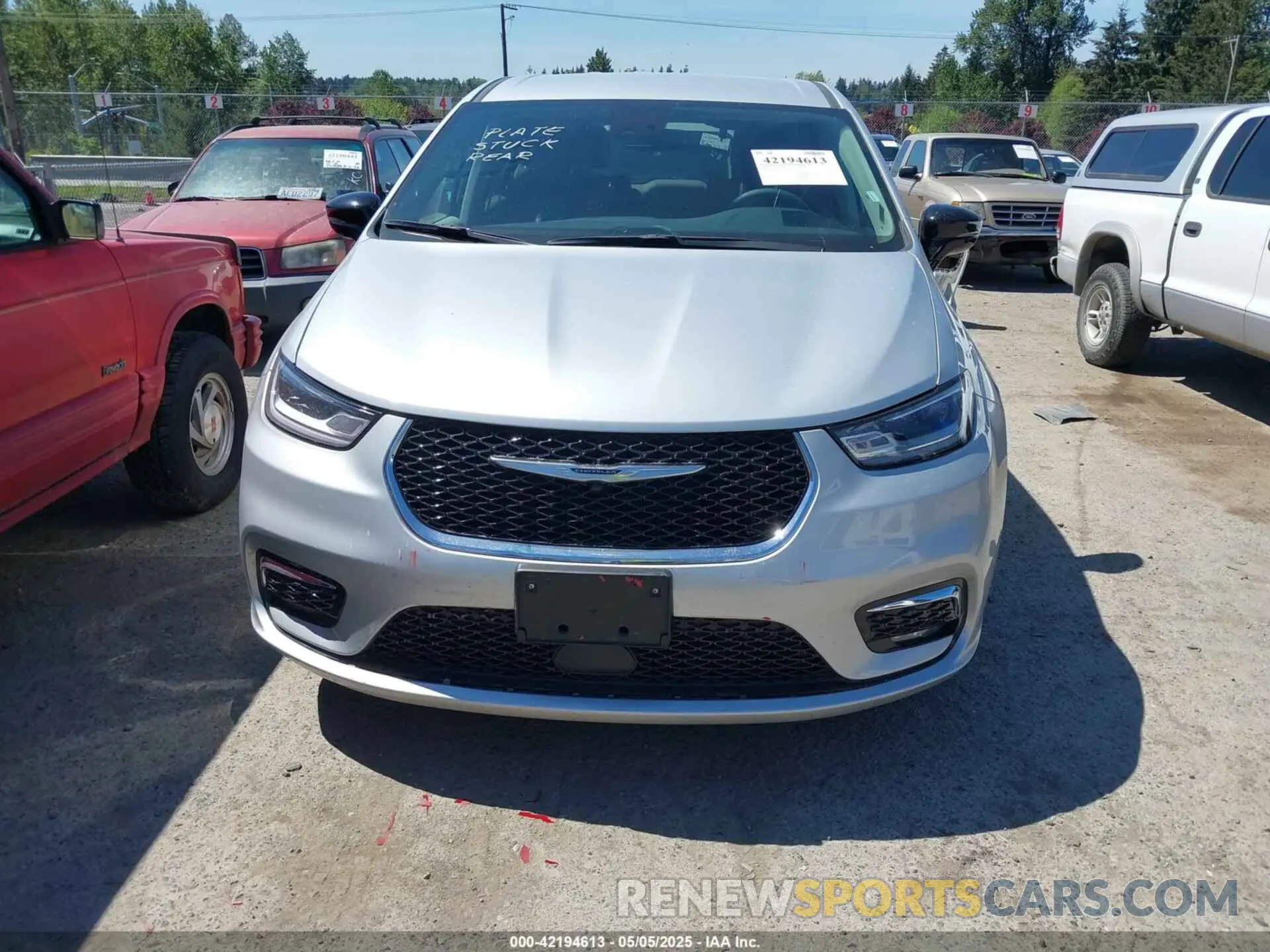 13 Photograph of a damaged car 2C4RC1S7XRR147332 CHRYSLER PACIFICA HYBRID 2024