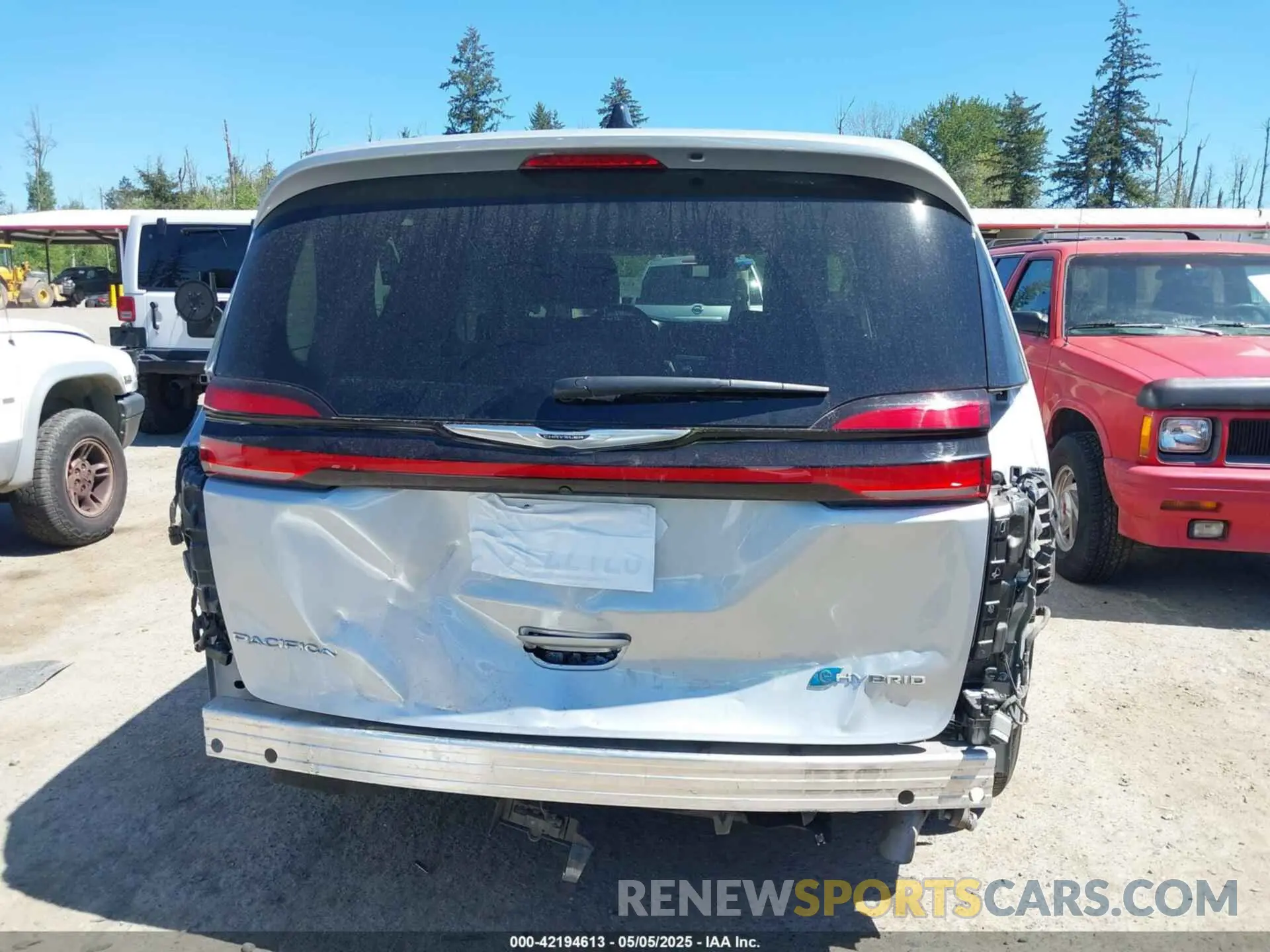 17 Photograph of a damaged car 2C4RC1S7XRR147332 CHRYSLER PACIFICA HYBRID 2024