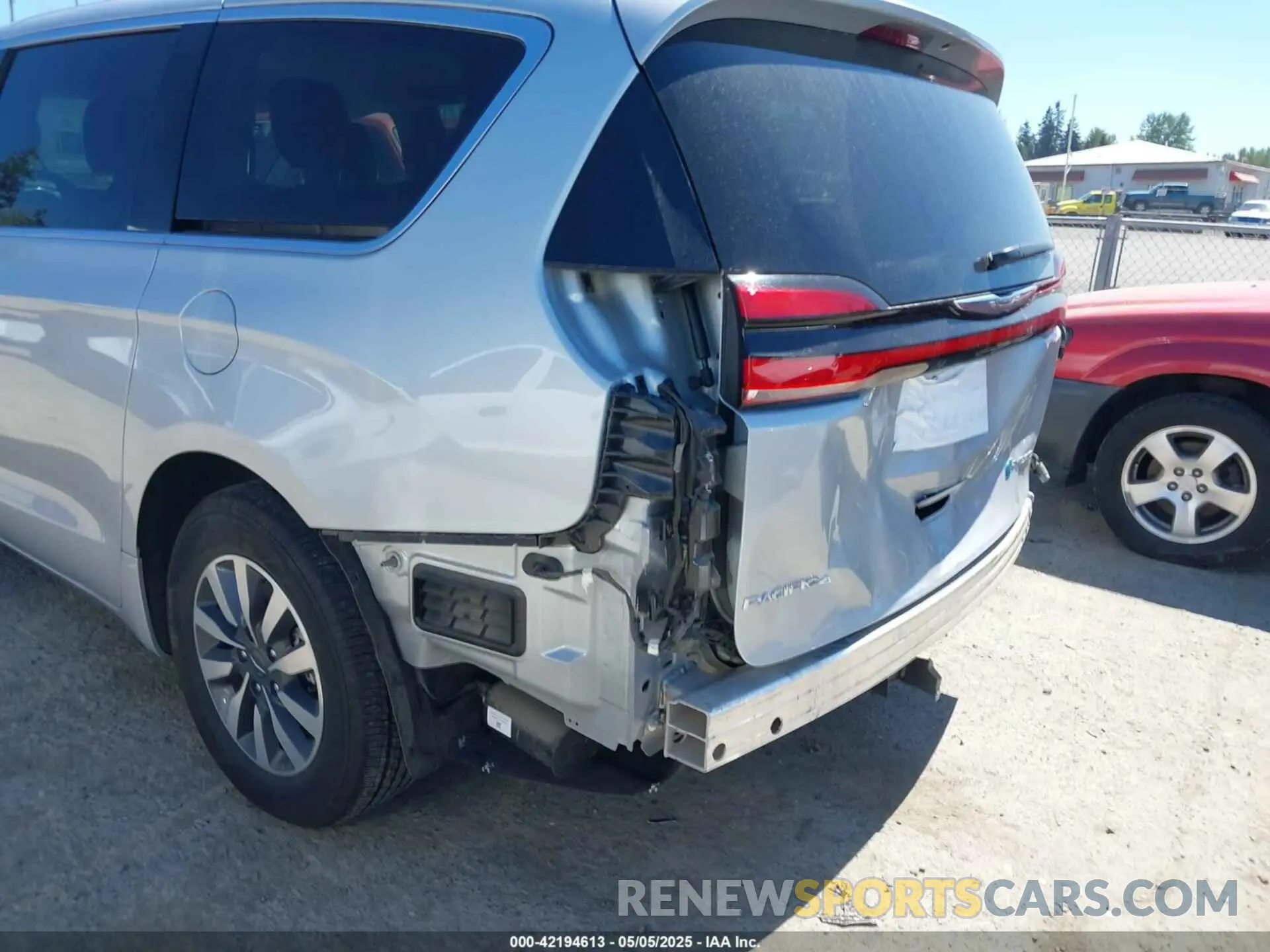 19 Photograph of a damaged car 2C4RC1S7XRR147332 CHRYSLER PACIFICA HYBRID 2024