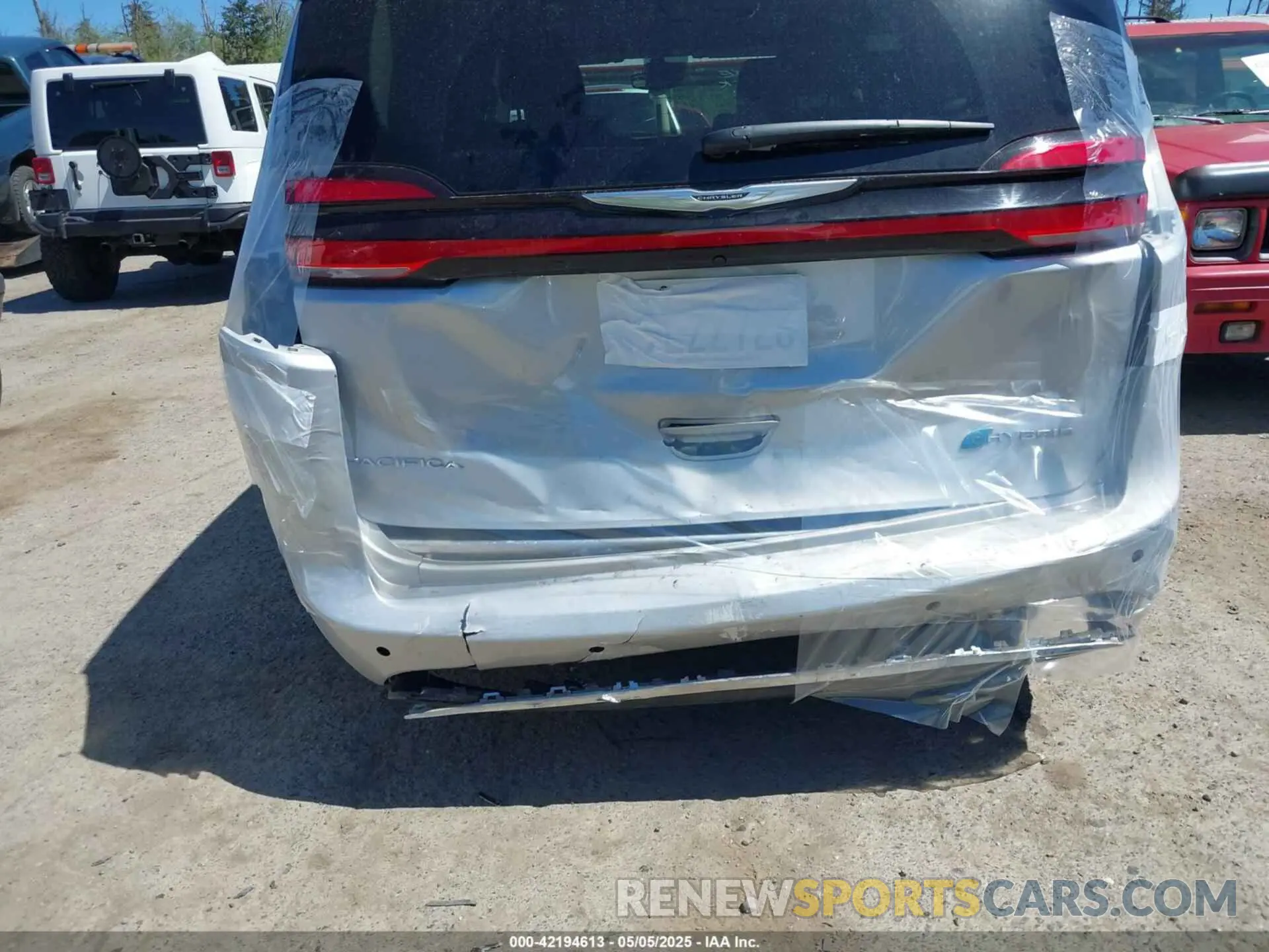 22 Photograph of a damaged car 2C4RC1S7XRR147332 CHRYSLER PACIFICA HYBRID 2024