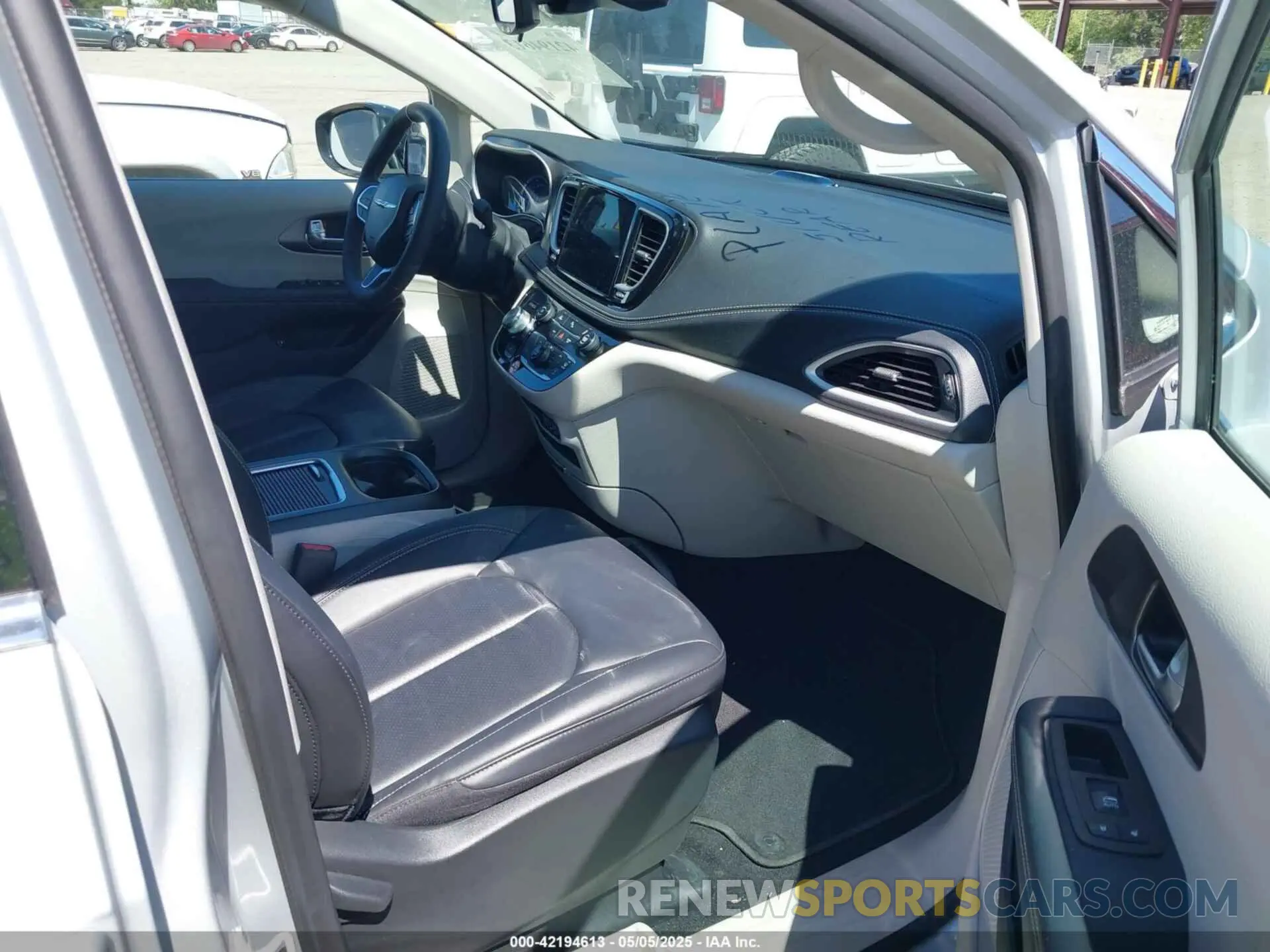 5 Photograph of a damaged car 2C4RC1S7XRR147332 CHRYSLER PACIFICA HYBRID 2024
