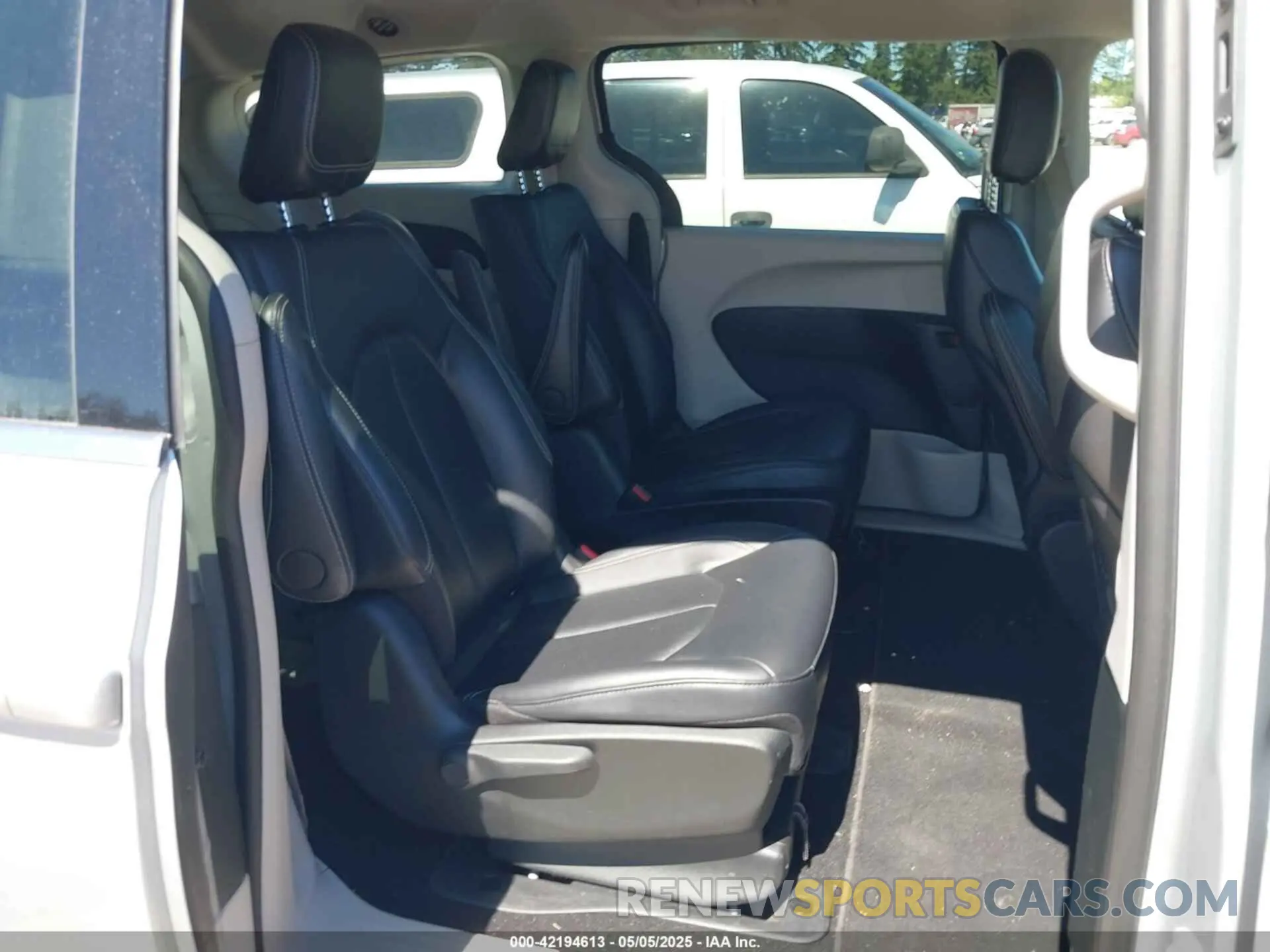 8 Photograph of a damaged car 2C4RC1S7XRR147332 CHRYSLER PACIFICA HYBRID 2024