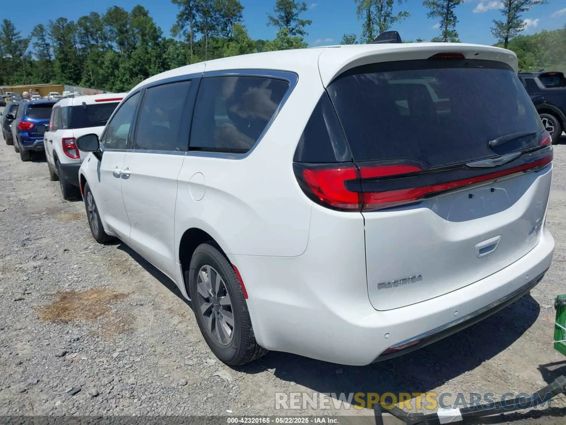 3 Photograph of a damaged car 2C4RC1S72SR577488 CHRYSLER PACIFICA HYBRID 2025