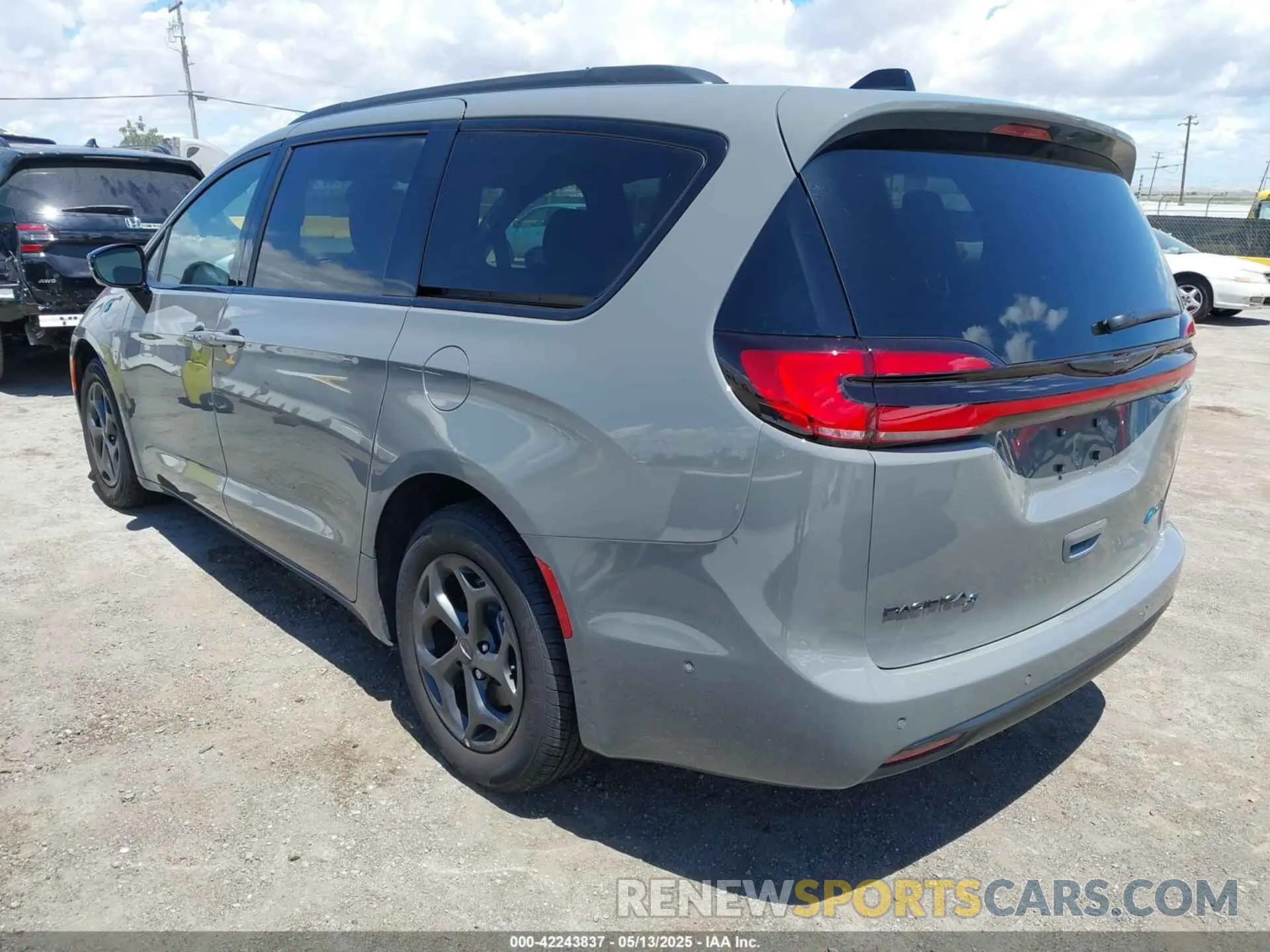3 Photograph of a damaged car 2C4RC1S74SR528034 CHRYSLER PACIFICA HYBRID 2025