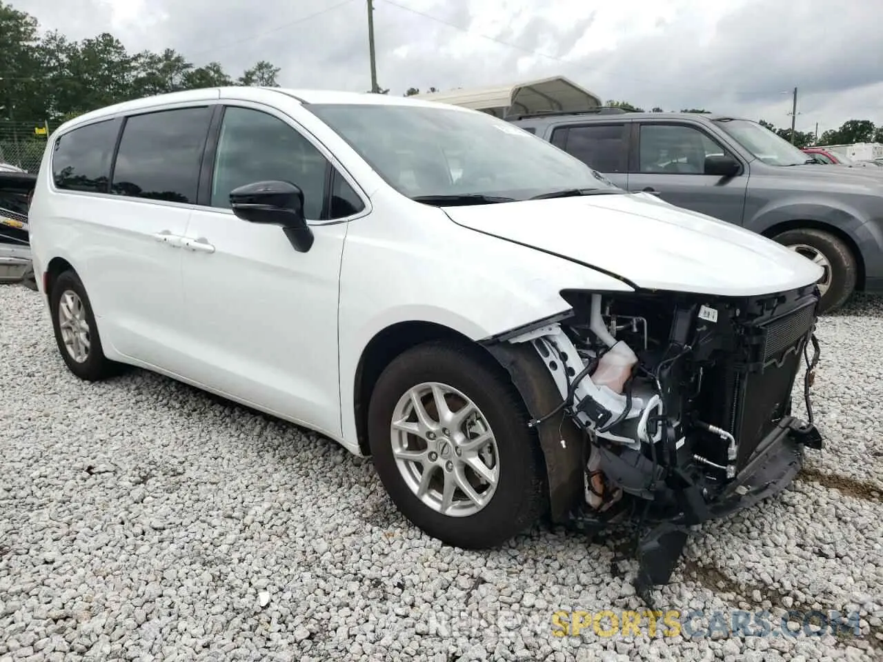 4 Photograph of a damaged car 2C4RC1BG9SR519362 CHRYSLER PACIFICA S 2025