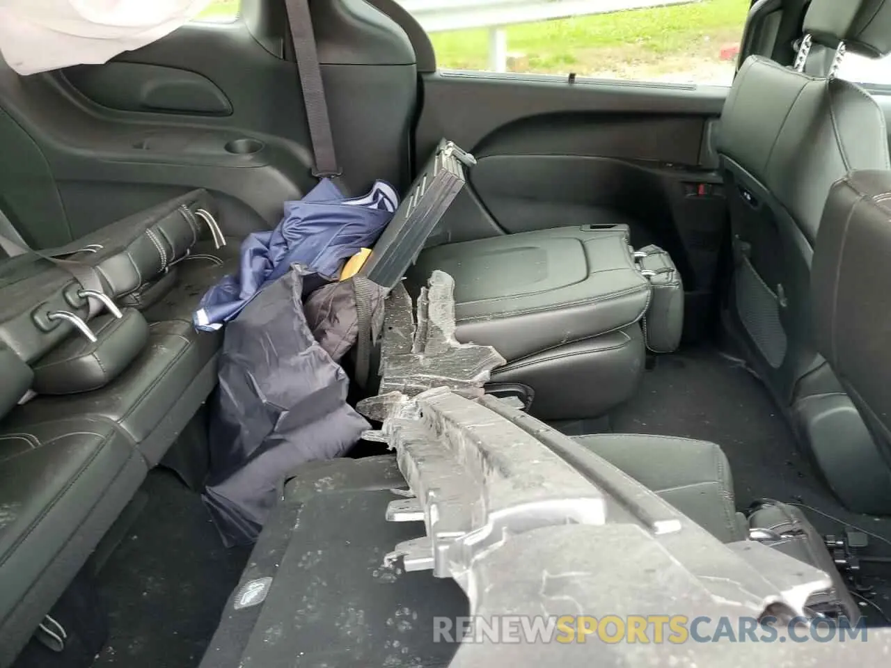 11 Photograph of a damaged car 2C4RC1BGXSR516535 CHRYSLER PACIFICA S 2025