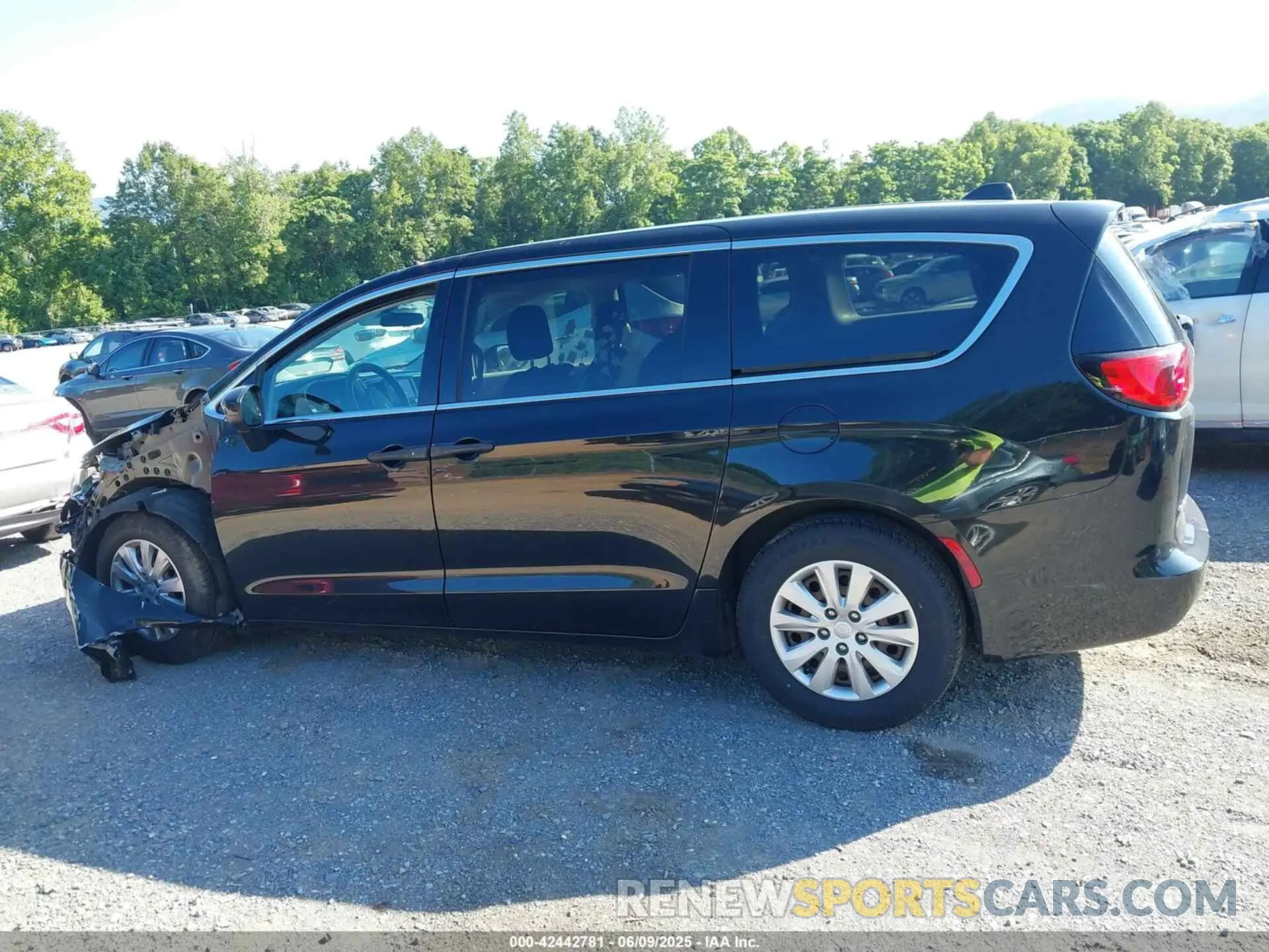 15 Photograph of a damaged car 2C4RC1AG2LR250706 CHRYSLER VOYAGER 2020