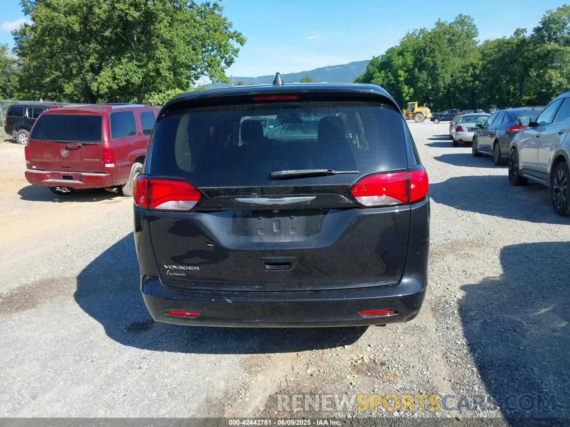 17 Photograph of a damaged car 2C4RC1AG2LR250706 CHRYSLER VOYAGER 2020