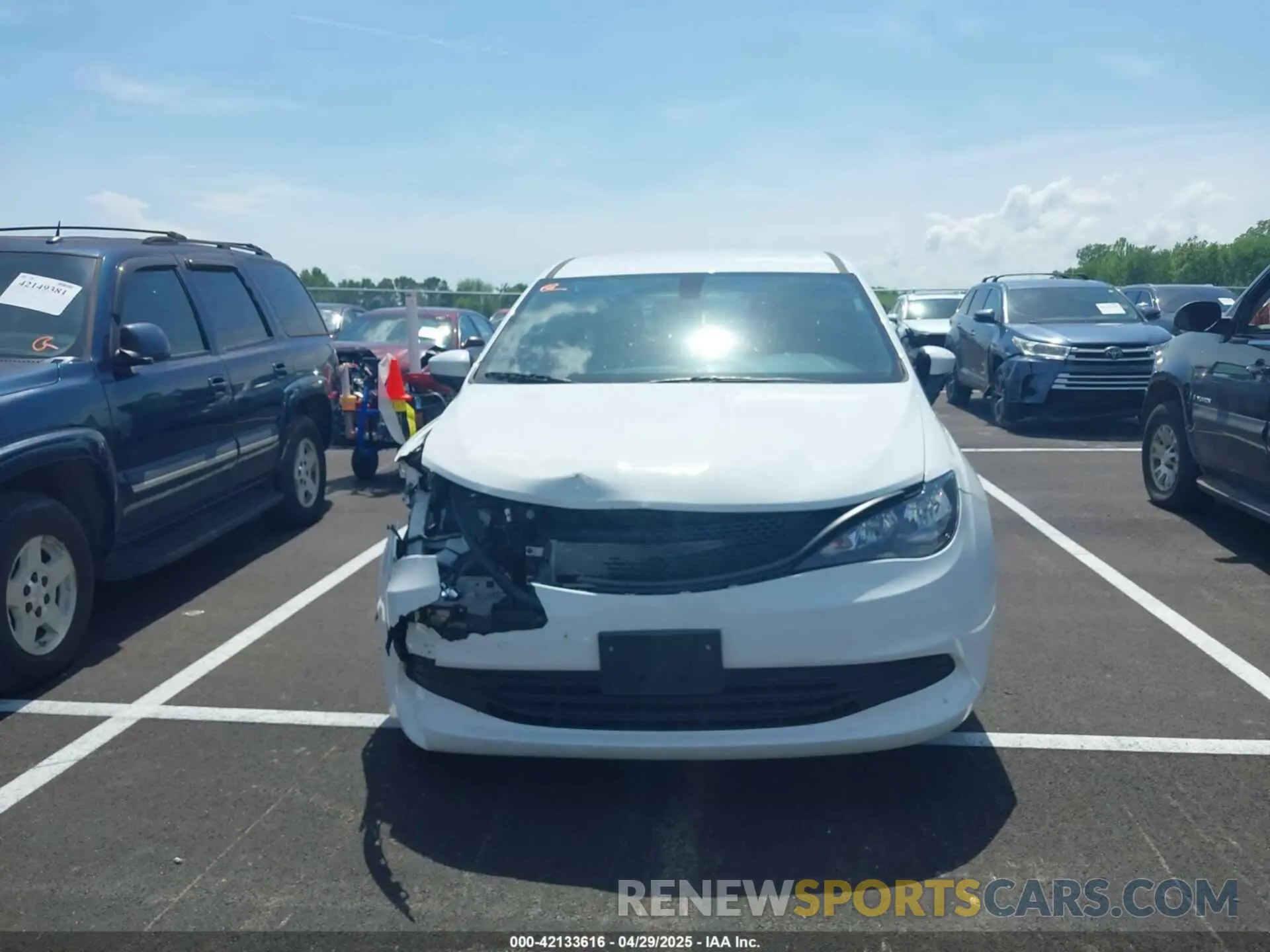 11 Photograph of a damaged car 2C4RC1AG4LR102783 CHRYSLER VOYAGER 2020