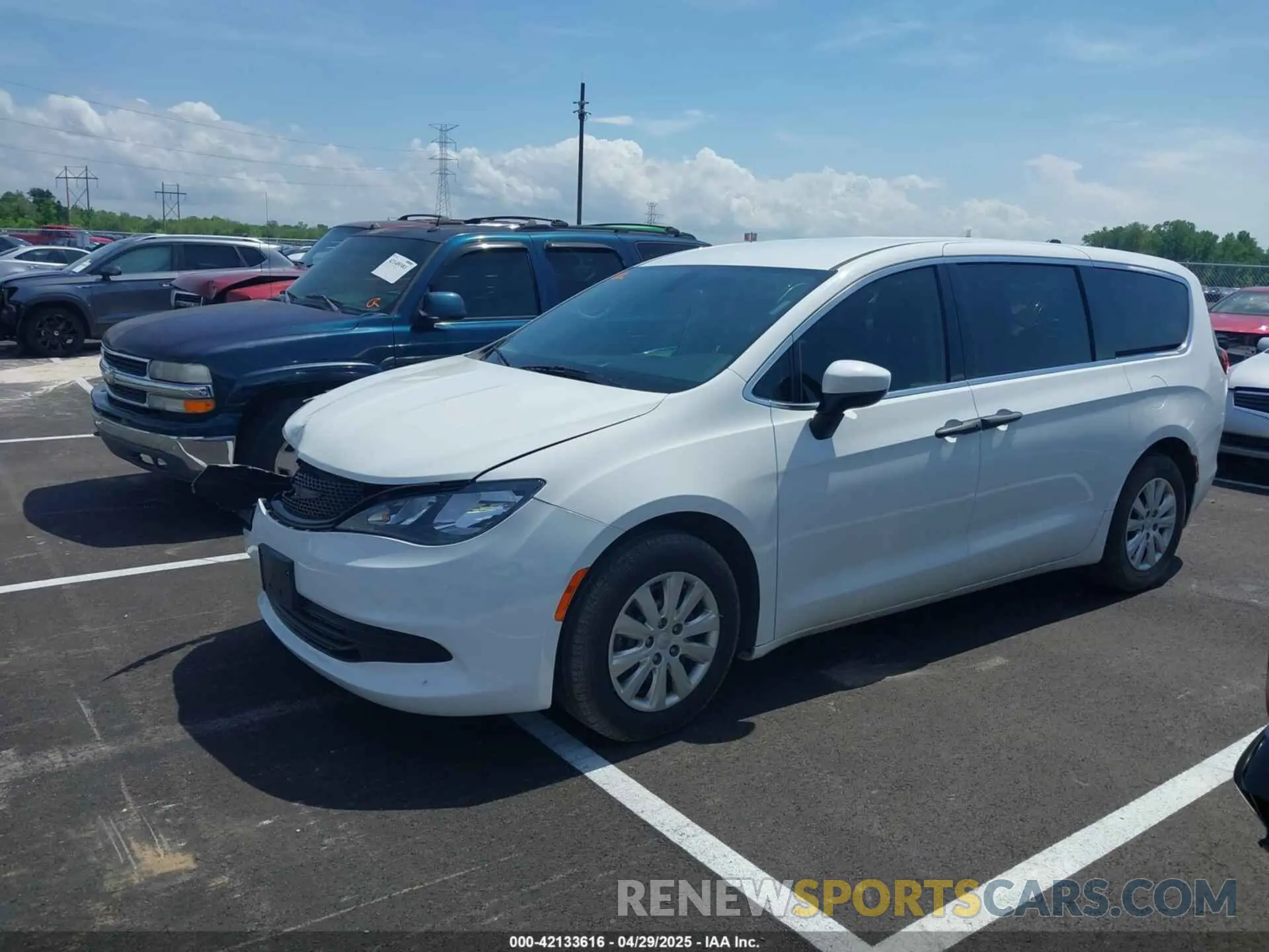 2 Photograph of a damaged car 2C4RC1AG4LR102783 CHRYSLER VOYAGER 2020