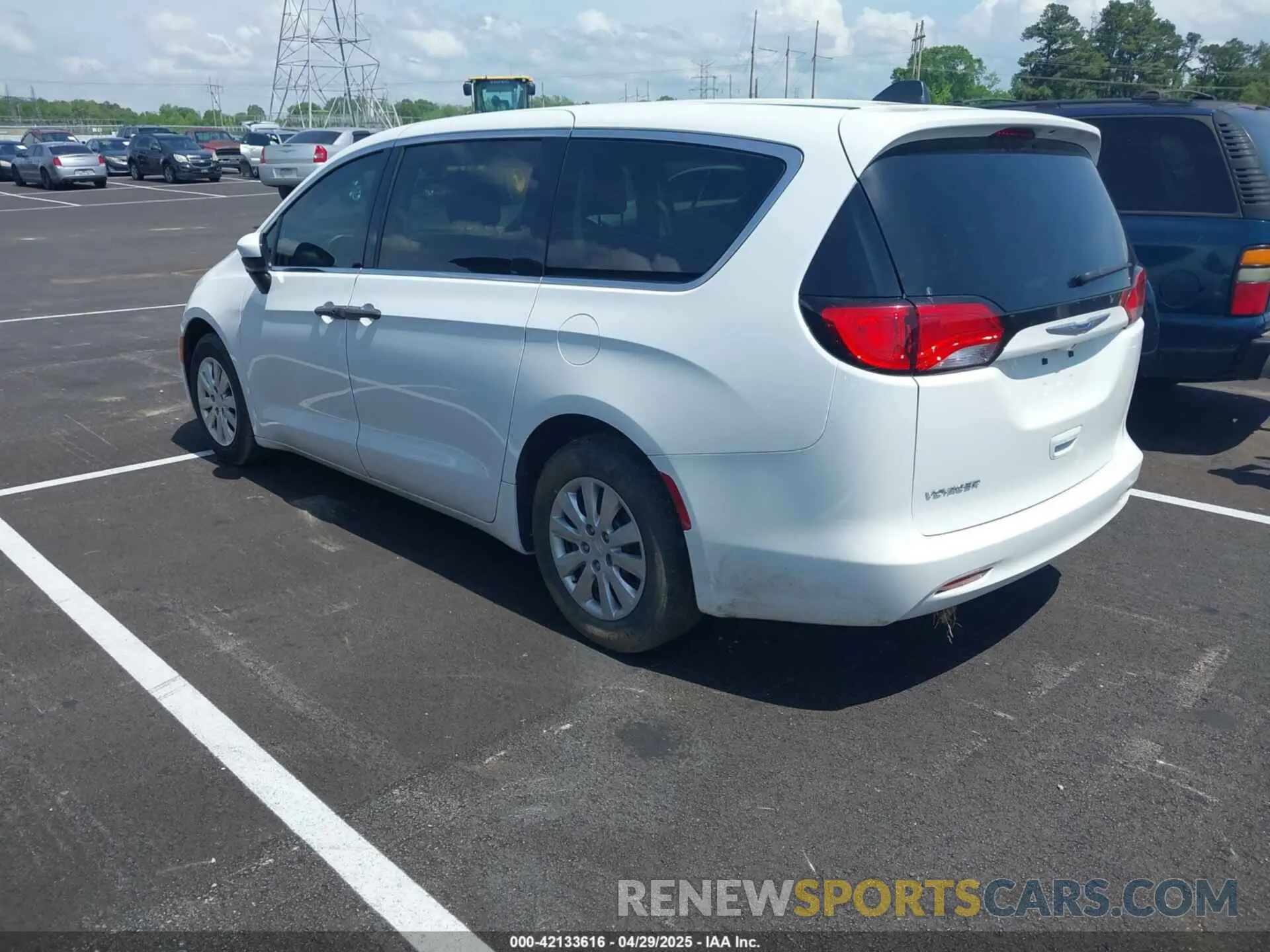 3 Photograph of a damaged car 2C4RC1AG4LR102783 CHRYSLER VOYAGER 2020