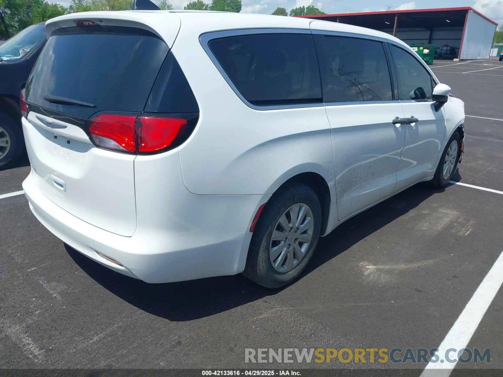 4 Photograph of a damaged car 2C4RC1AG4LR102783 CHRYSLER VOYAGER 2020