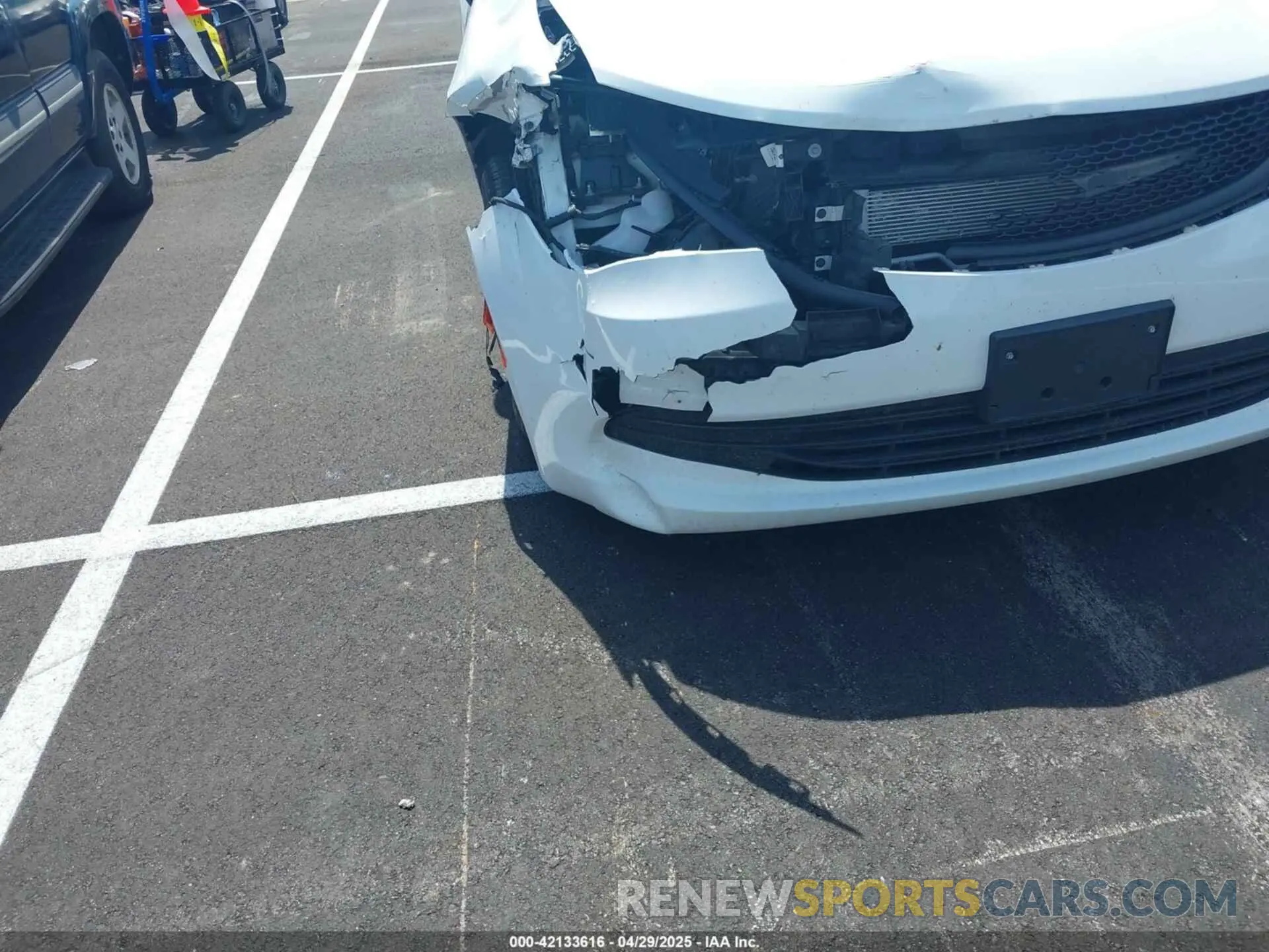 6 Photograph of a damaged car 2C4RC1AG4LR102783 CHRYSLER VOYAGER 2020
