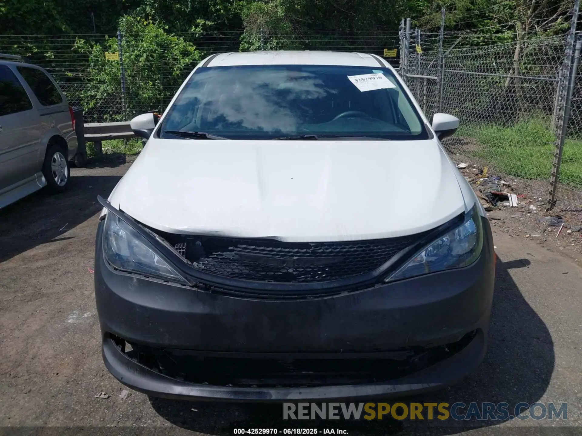 12 Photograph of a damaged car 2C4RC1AG4LR105067 CHRYSLER VOYAGER 2020