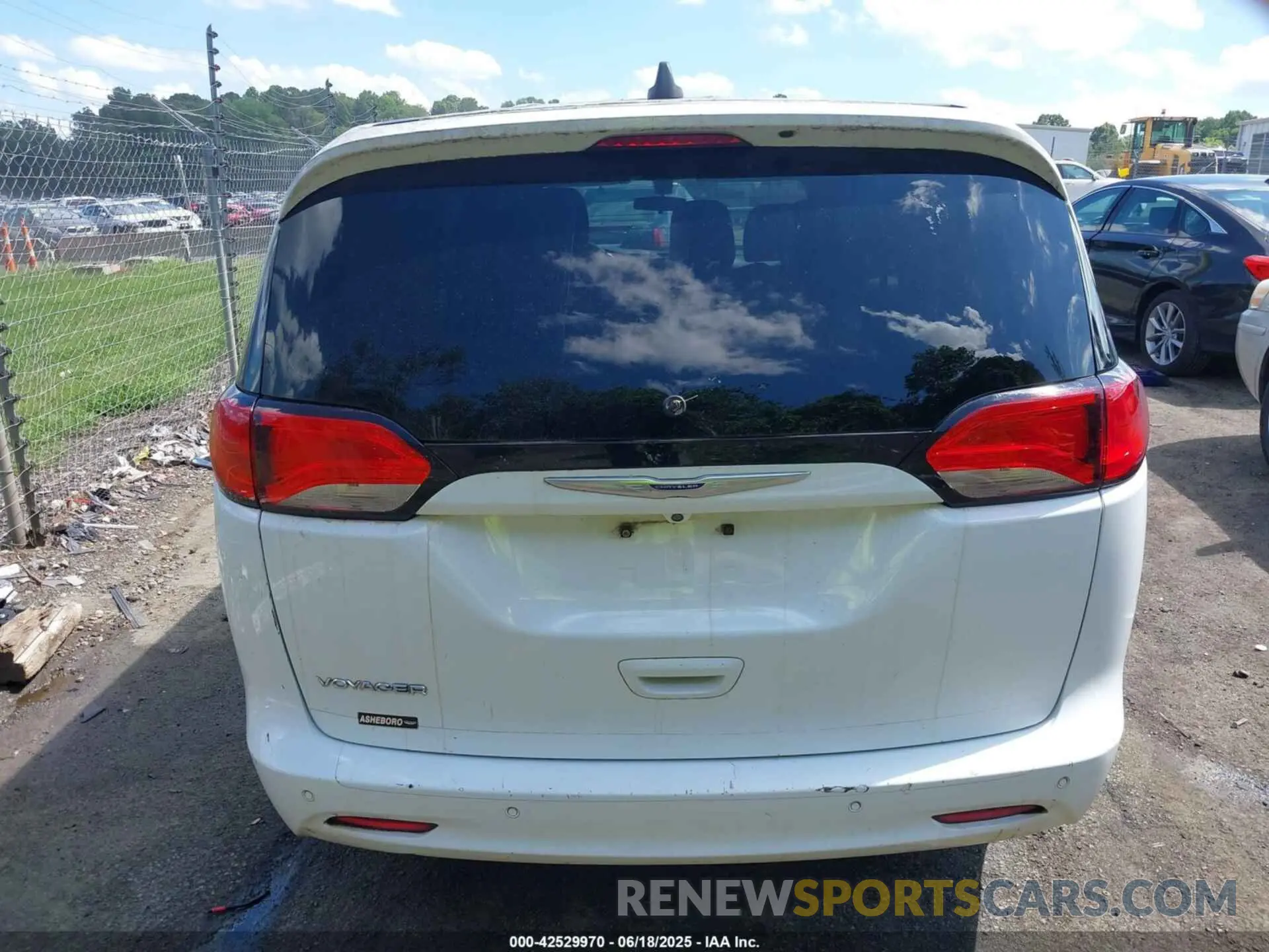 16 Photograph of a damaged car 2C4RC1AG4LR105067 CHRYSLER VOYAGER 2020