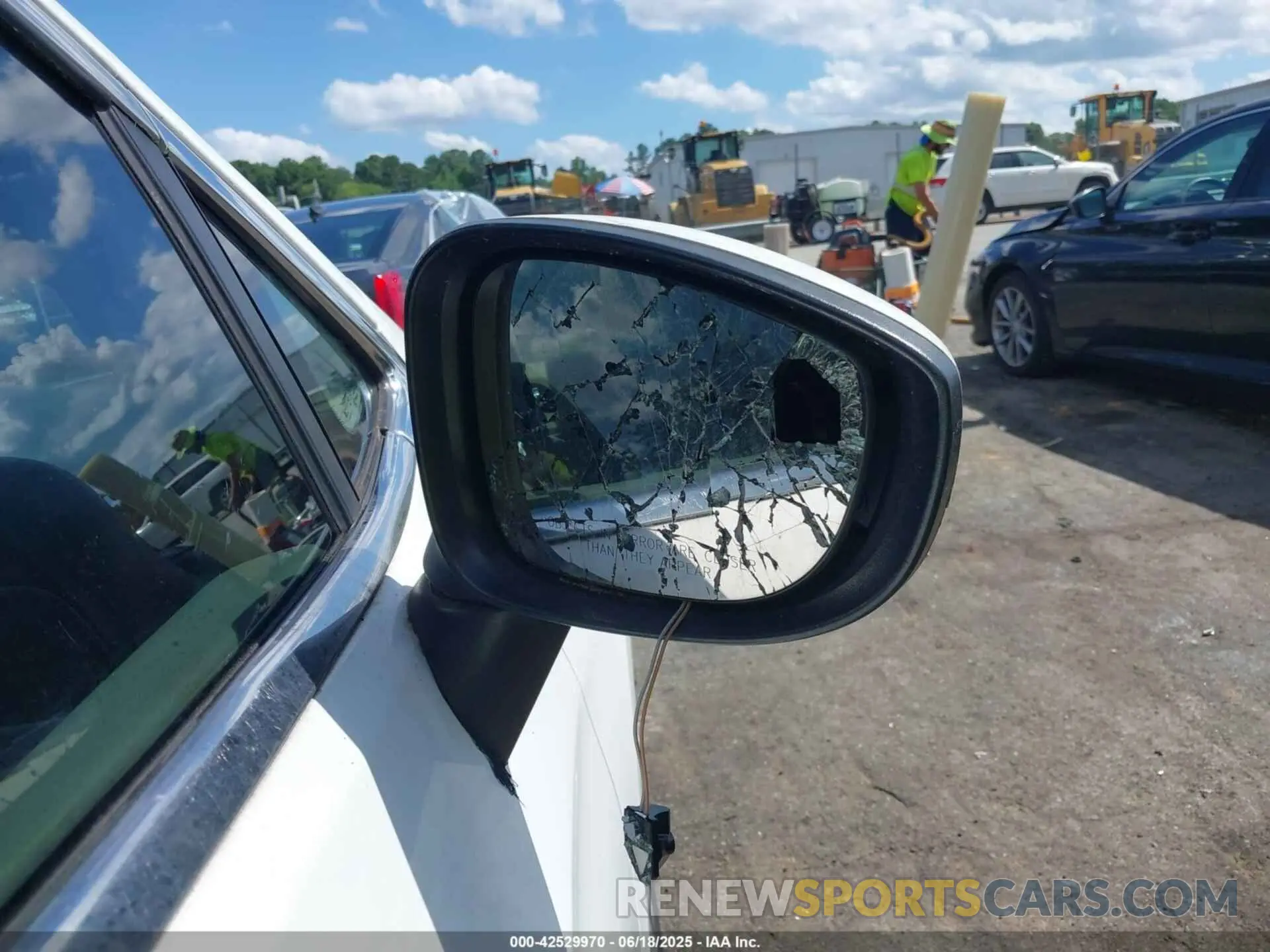 17 Photograph of a damaged car 2C4RC1AG4LR105067 CHRYSLER VOYAGER 2020