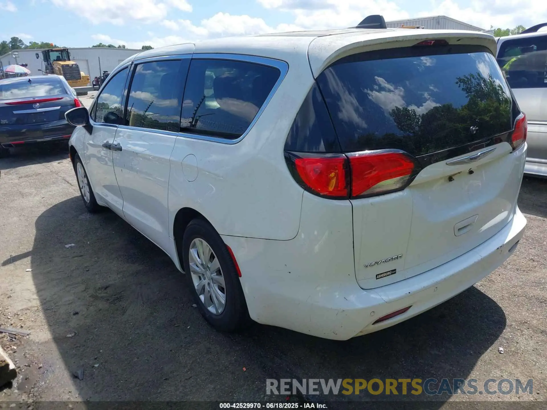 3 Photograph of a damaged car 2C4RC1AG4LR105067 CHRYSLER VOYAGER 2020
