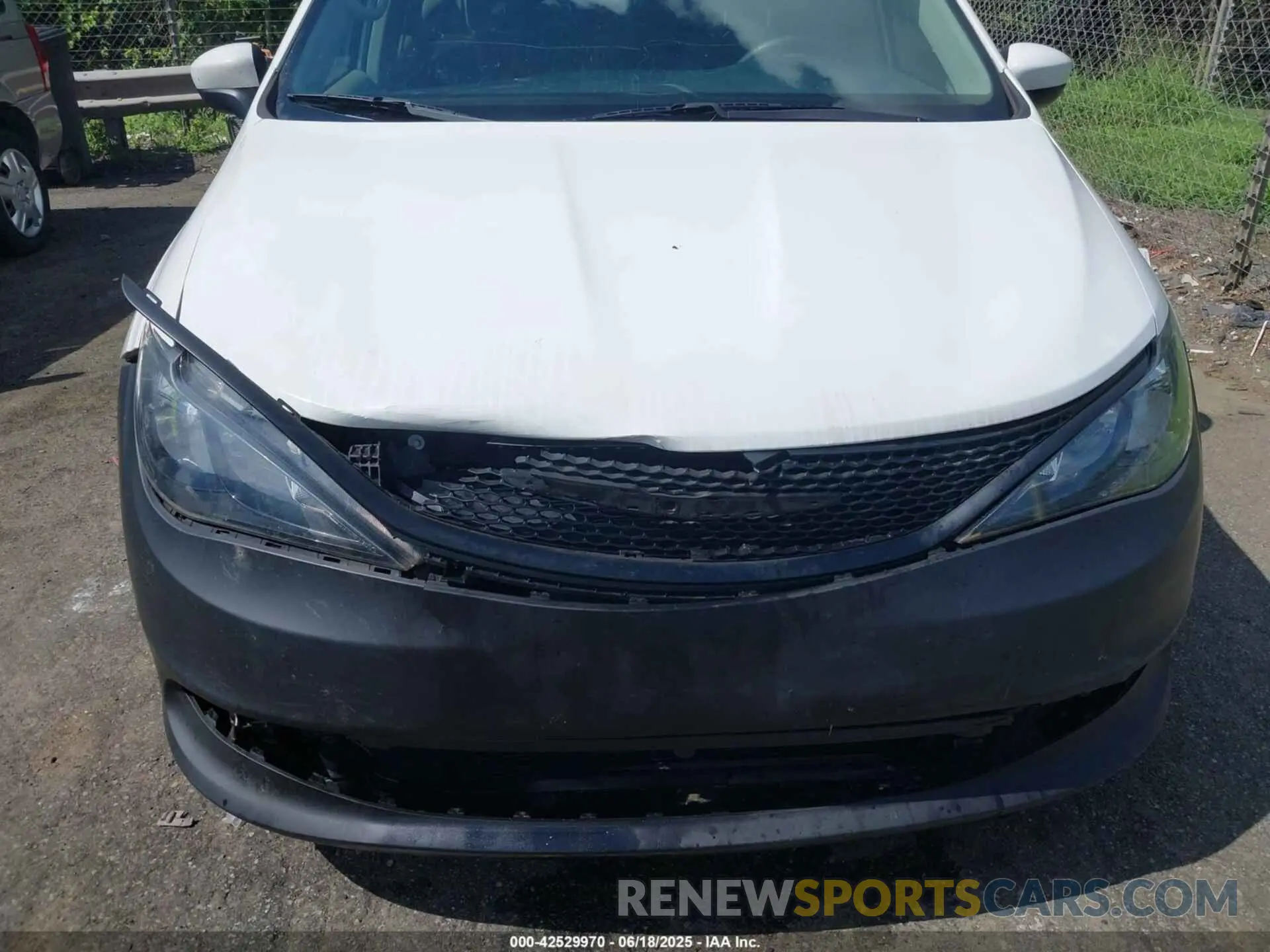 6 Photograph of a damaged car 2C4RC1AG4LR105067 CHRYSLER VOYAGER 2020