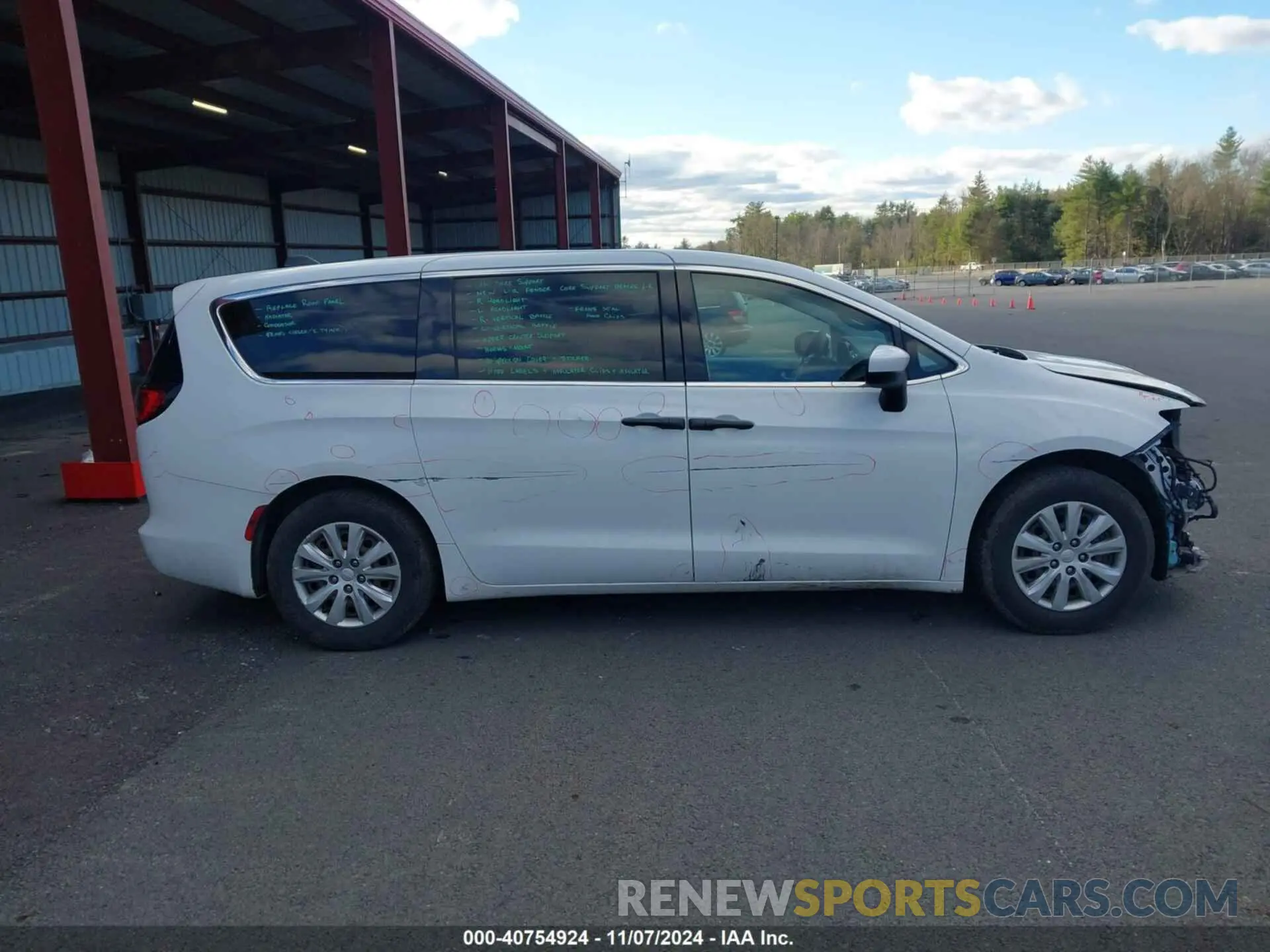 14 Photograph of a damaged car 2C4RC1AG9LR245566 CHRYSLER VOYAGER 2020