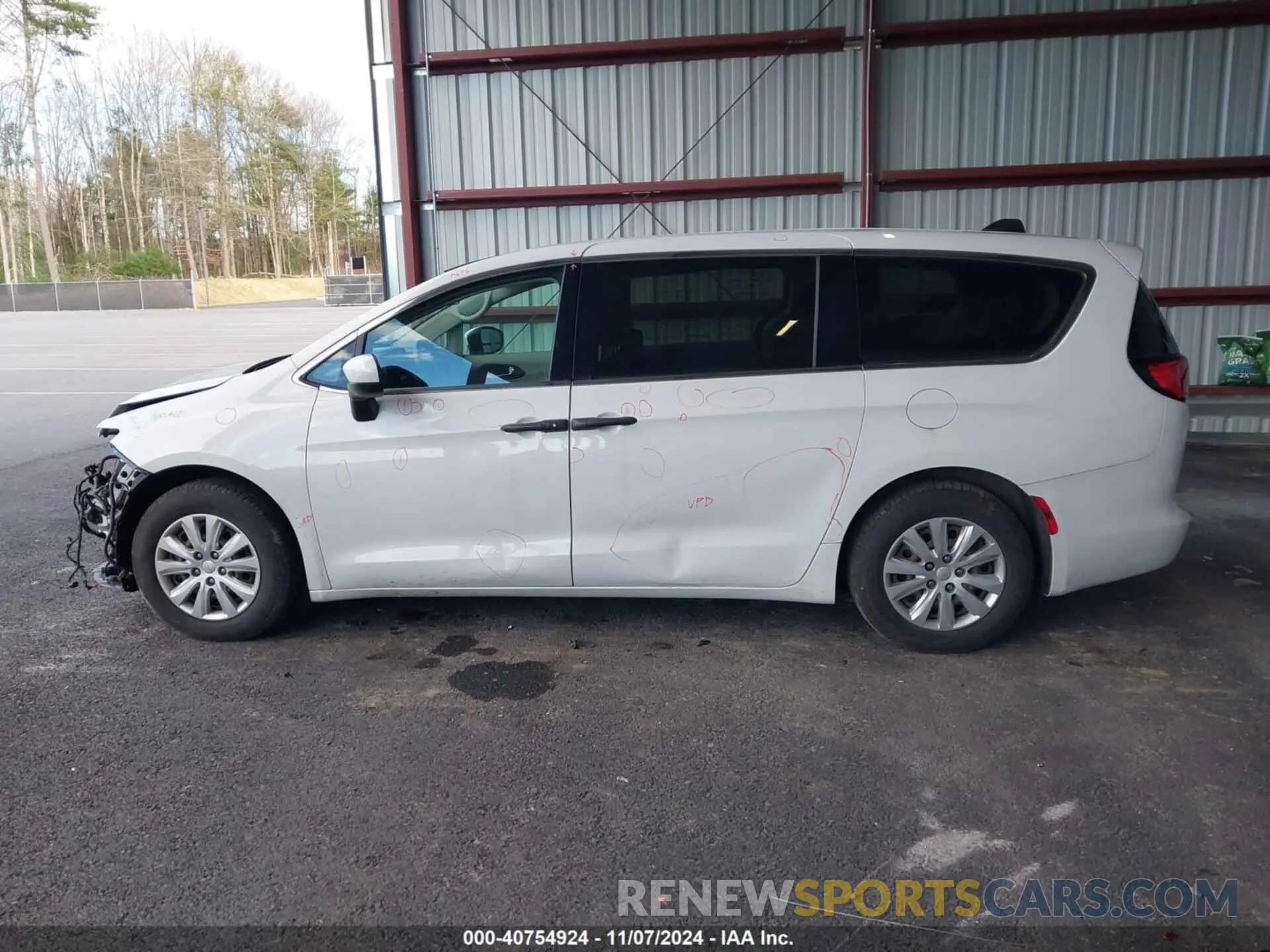 15 Photograph of a damaged car 2C4RC1AG9LR245566 CHRYSLER VOYAGER 2020