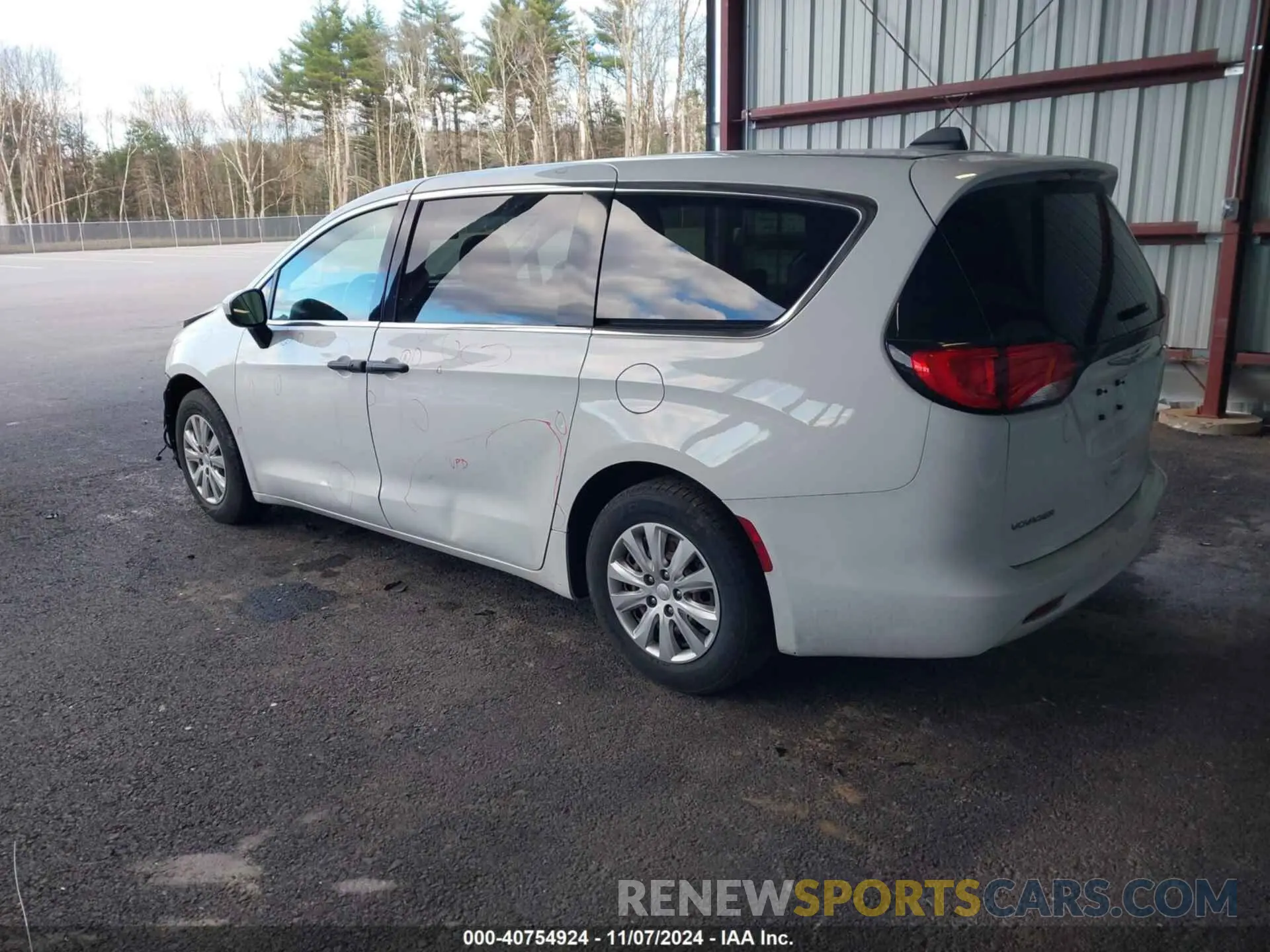 3 Photograph of a damaged car 2C4RC1AG9LR245566 CHRYSLER VOYAGER 2020