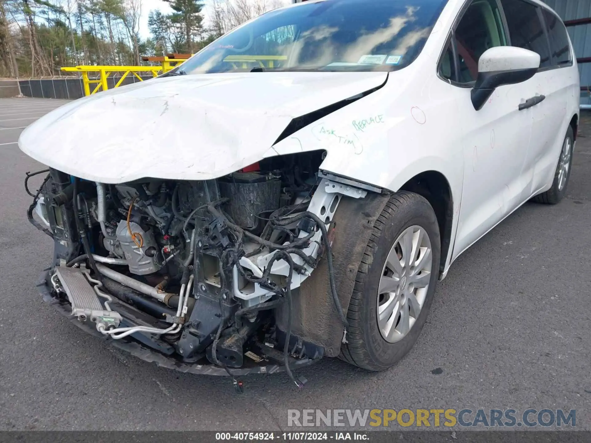 6 Photograph of a damaged car 2C4RC1AG9LR245566 CHRYSLER VOYAGER 2020