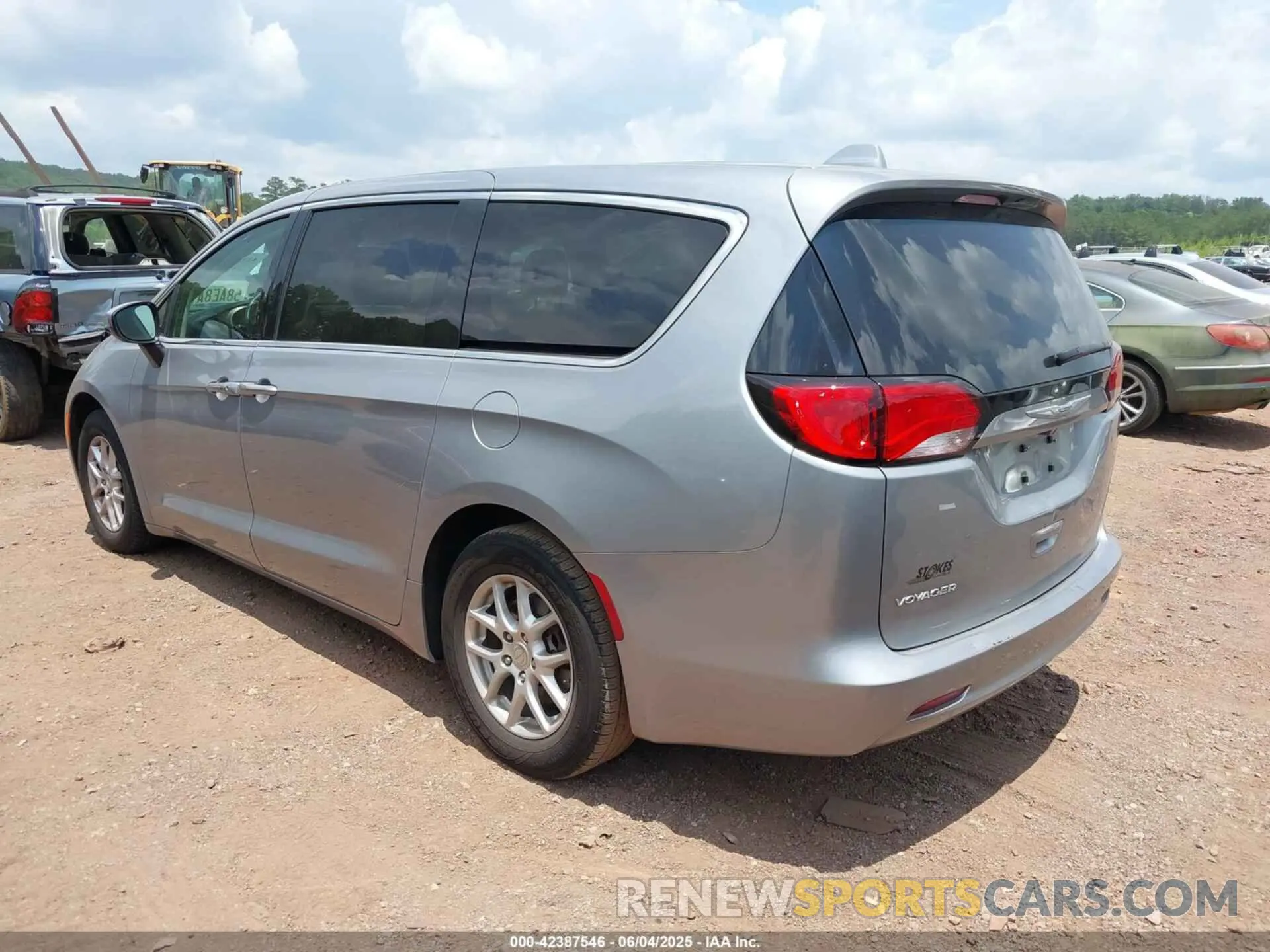 3 Photograph of a damaged car 2C4RC1CG0LR249132 CHRYSLER VOYAGER 2020