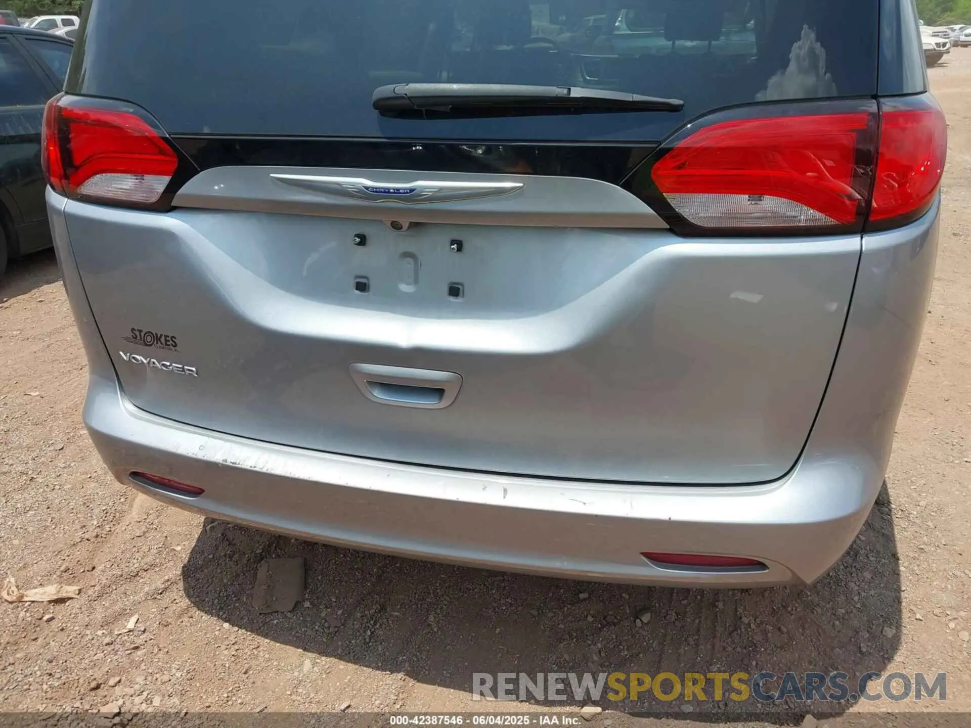 6 Photograph of a damaged car 2C4RC1CG0LR249132 CHRYSLER VOYAGER 2020